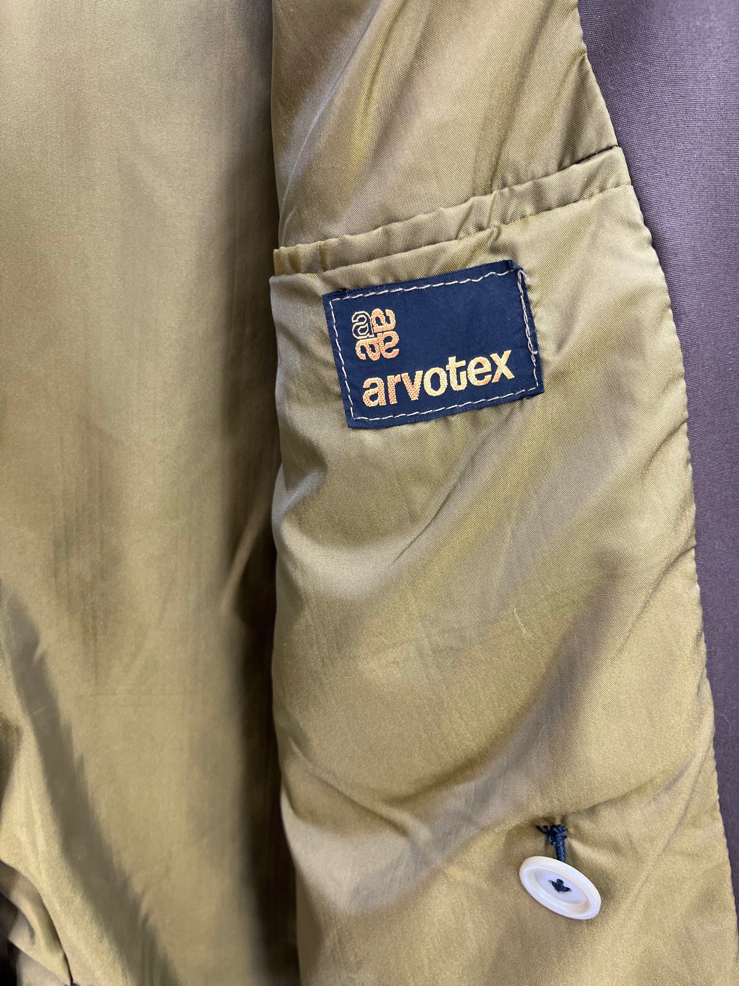 Arvotex Oy, miesten ruskea trenssitakki, 70-80-luku, koko M-L