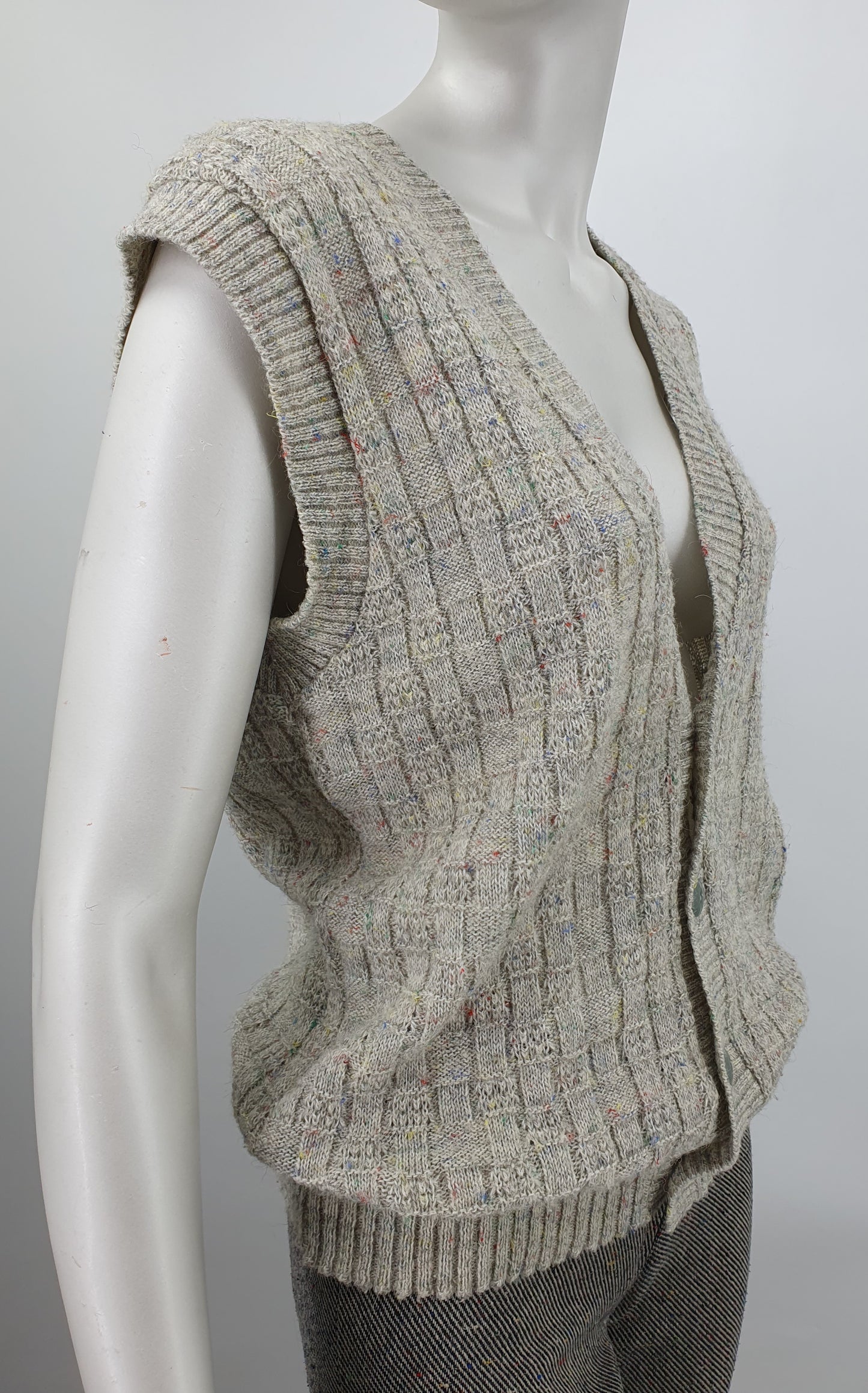 Gray knitted vest from the 70s-80s, size 38