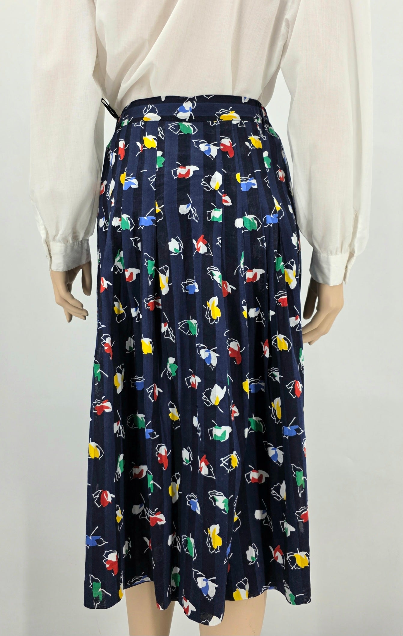 Dark blue pleated skirt from the 80s, waist 80-88cm, size 40/42