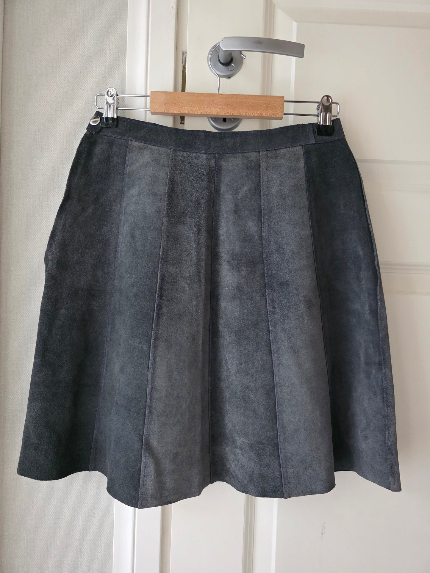 Gray suede skirt from the 60s-70s, belt 68cm, size 34-36