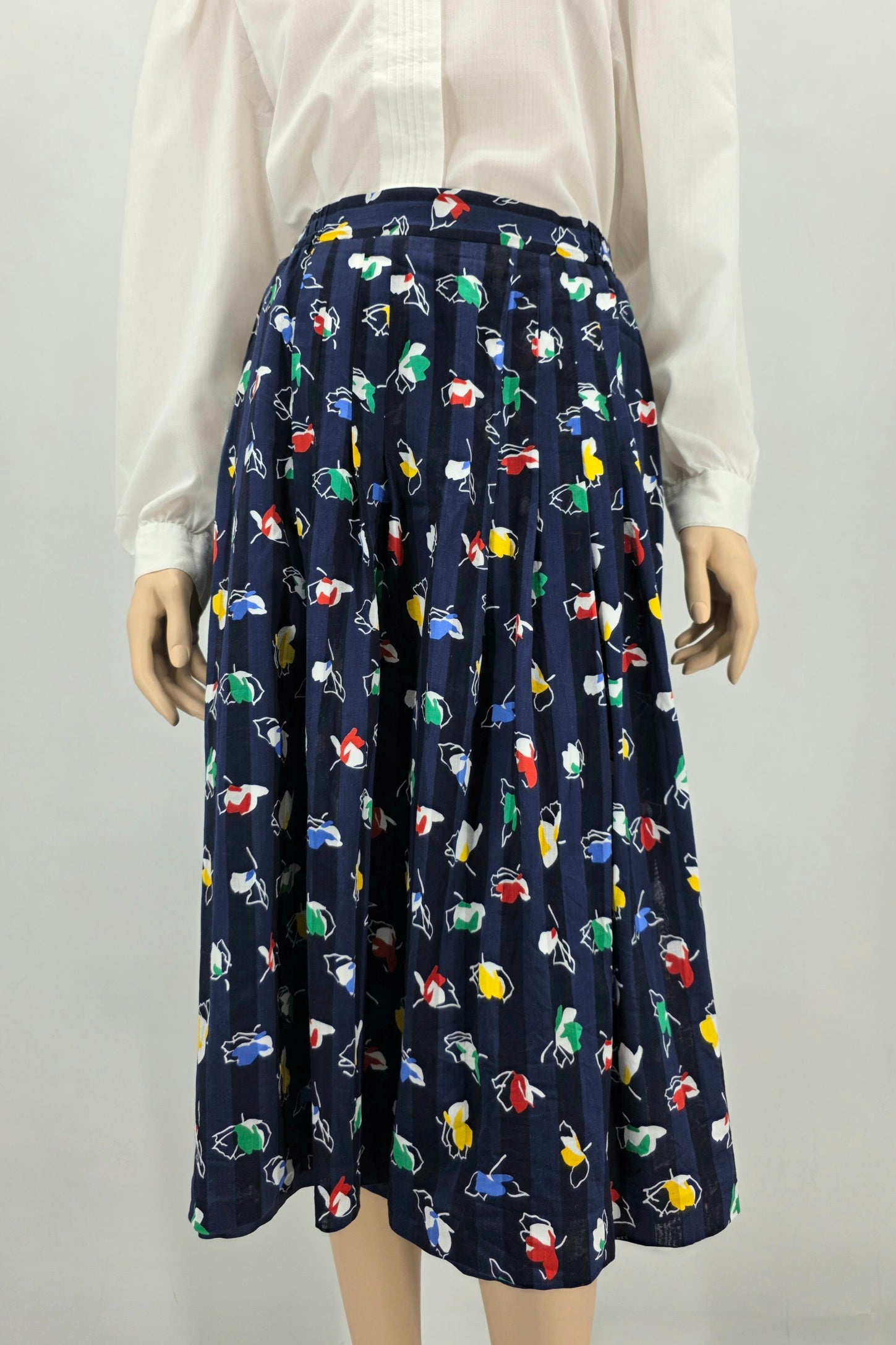 Dark blue pleated skirt from the 80s, waist 80-88cm, size 40/42