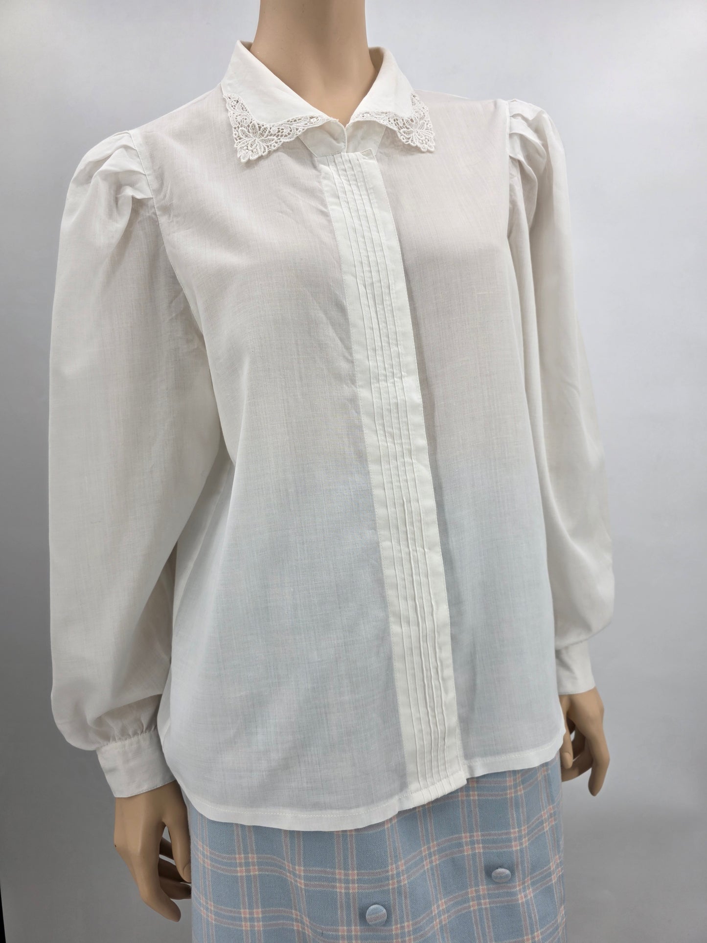 White women's vintage shirt with lace collar, size 38-40