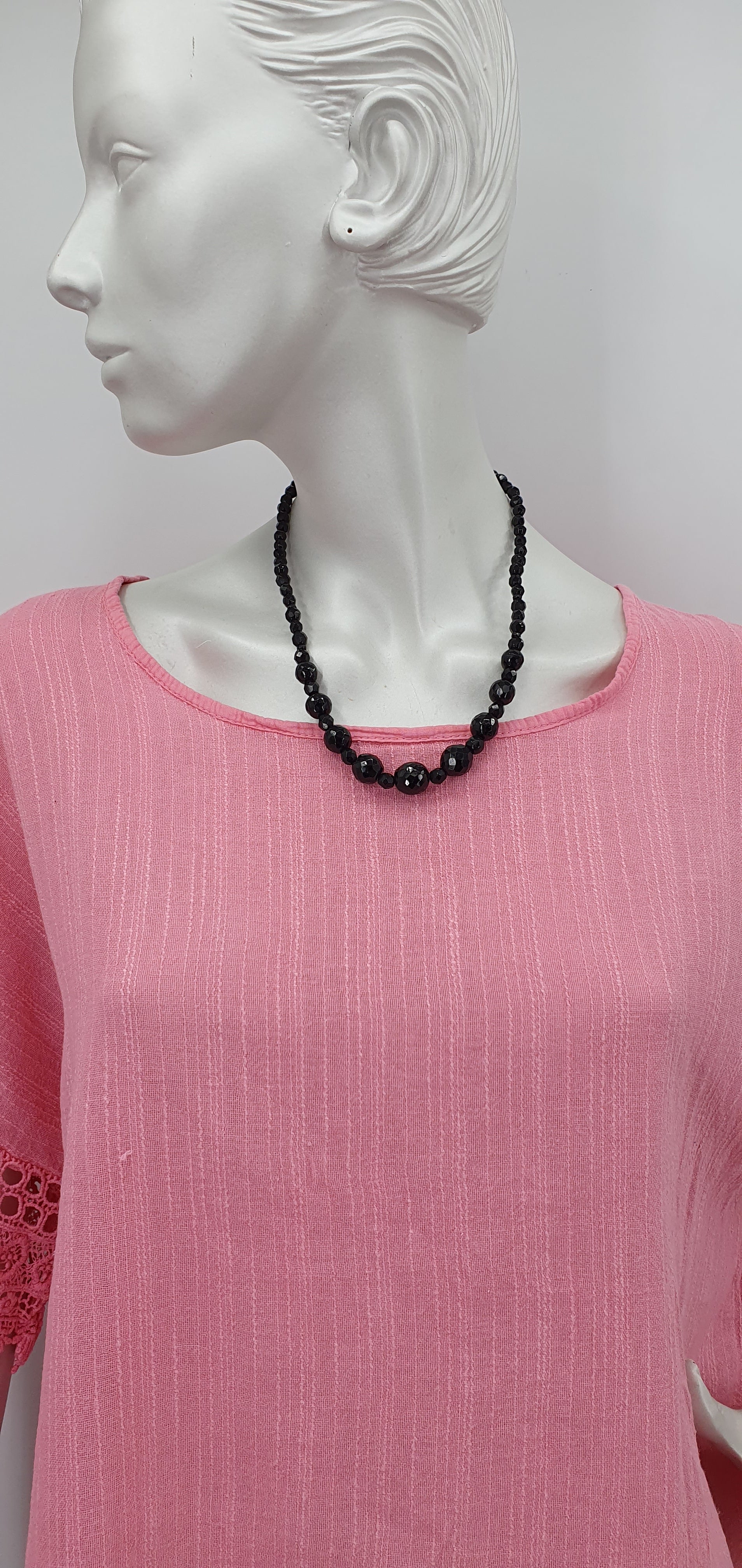 Black shiny pearl necklace from the 60s-70s, length 48cm