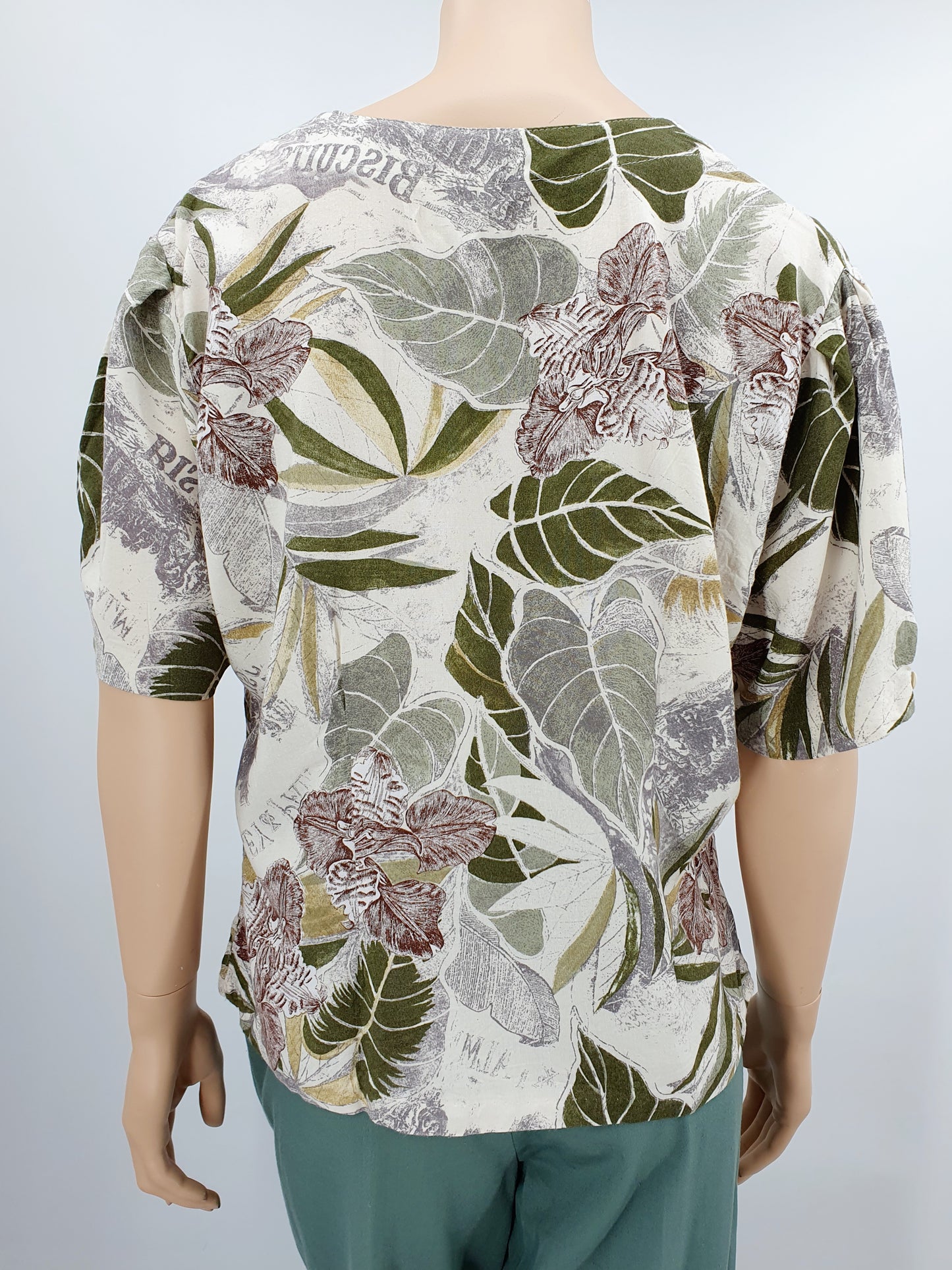 Game, short-sleeved summer shirt from the 80s, size 40