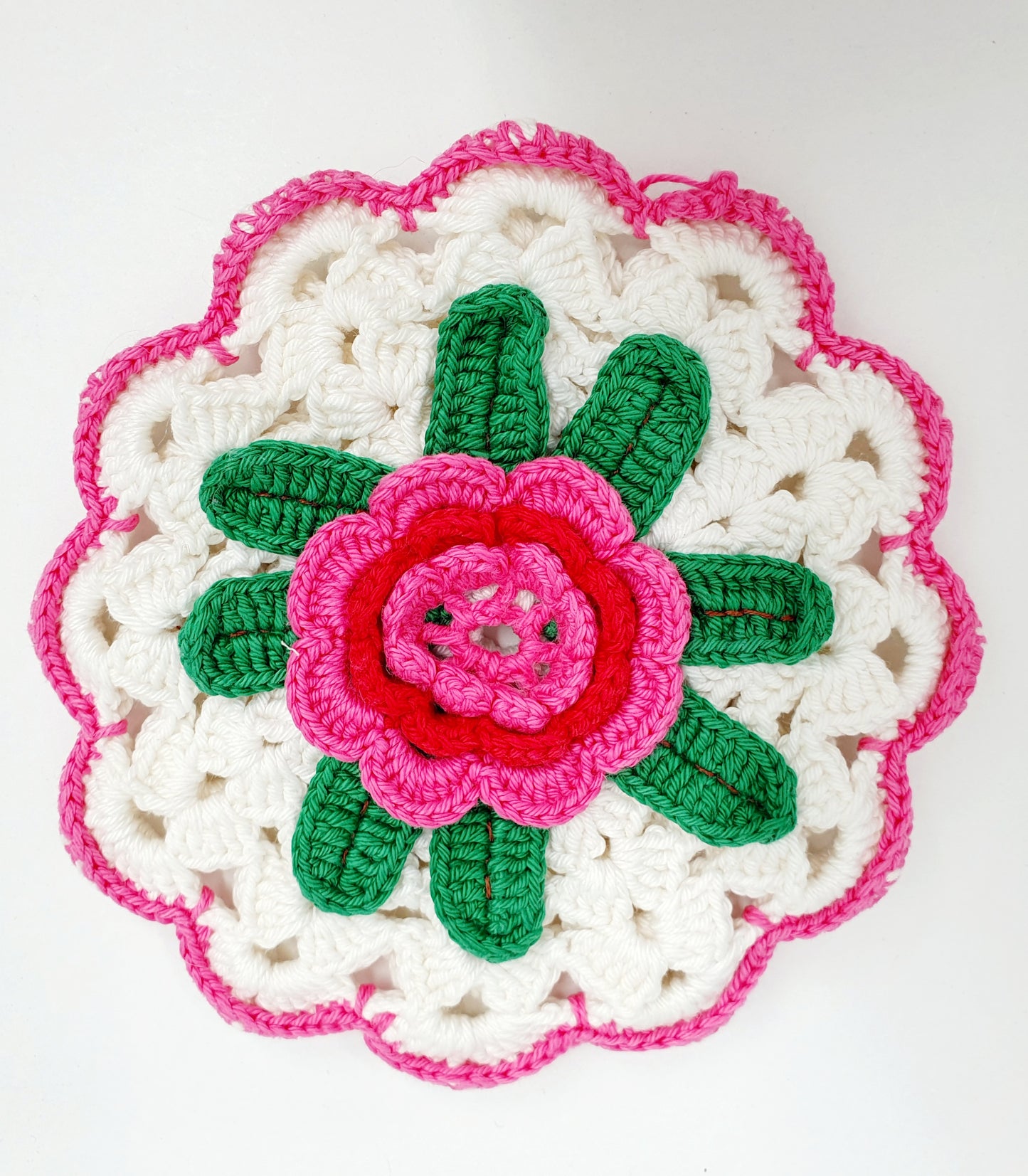 Small crocheted decorative potholder from the 70s, star edge/gingerbread edge