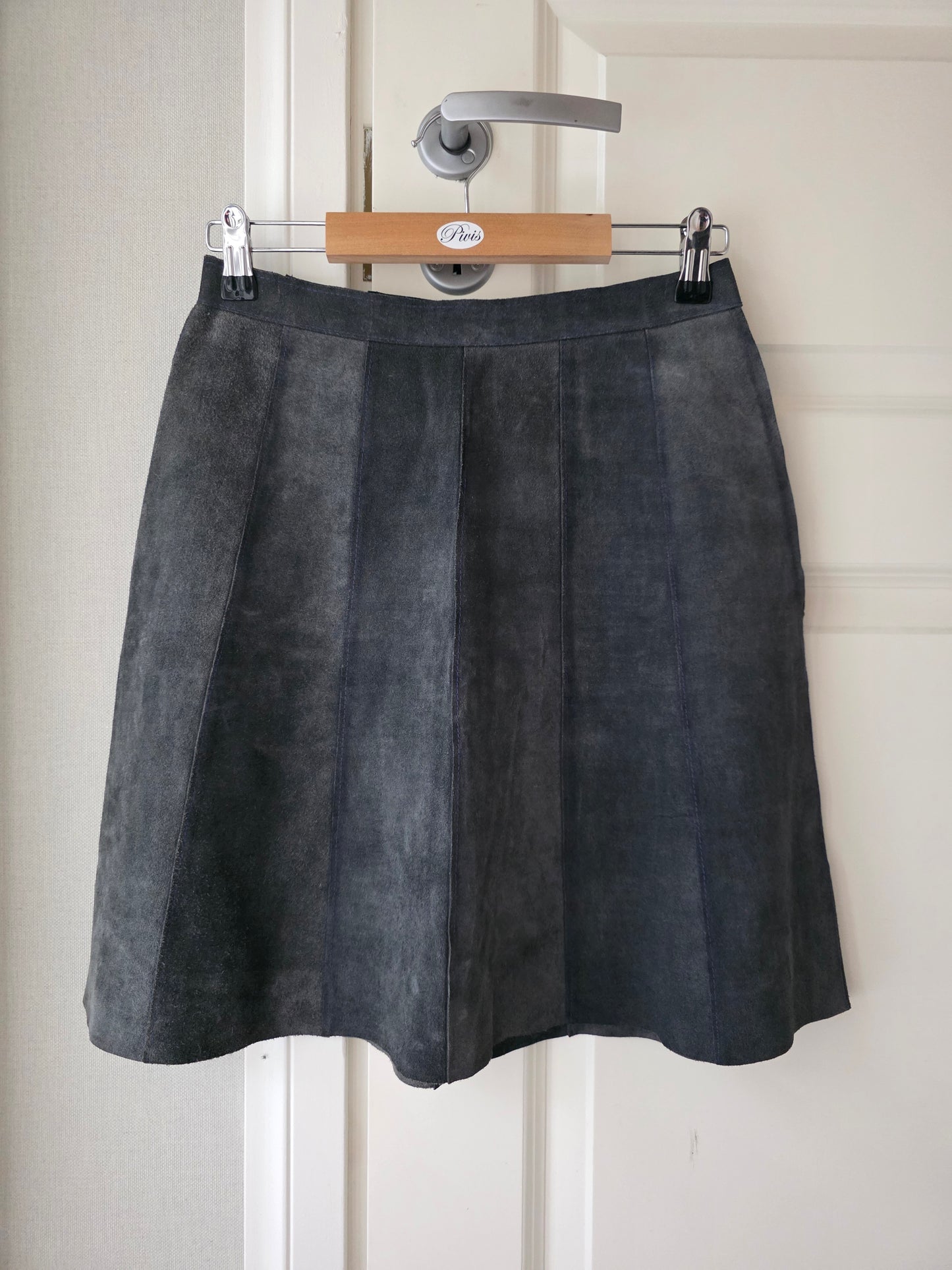 Gray suede skirt from the 60s-70s, belt 68cm, size 34-36