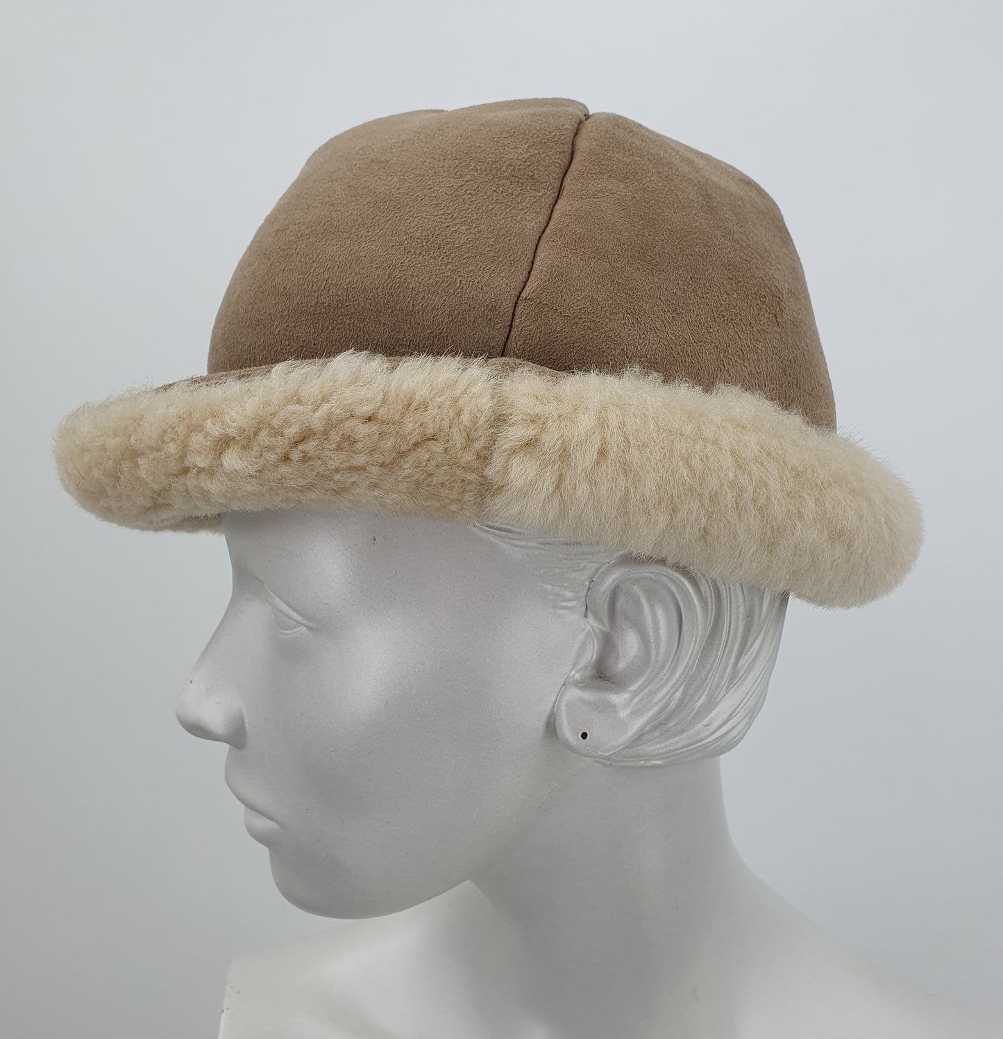 Fredrikson, talvihattu 80-luvulta, vaalea nahka ja lampaanvilla, 57cm