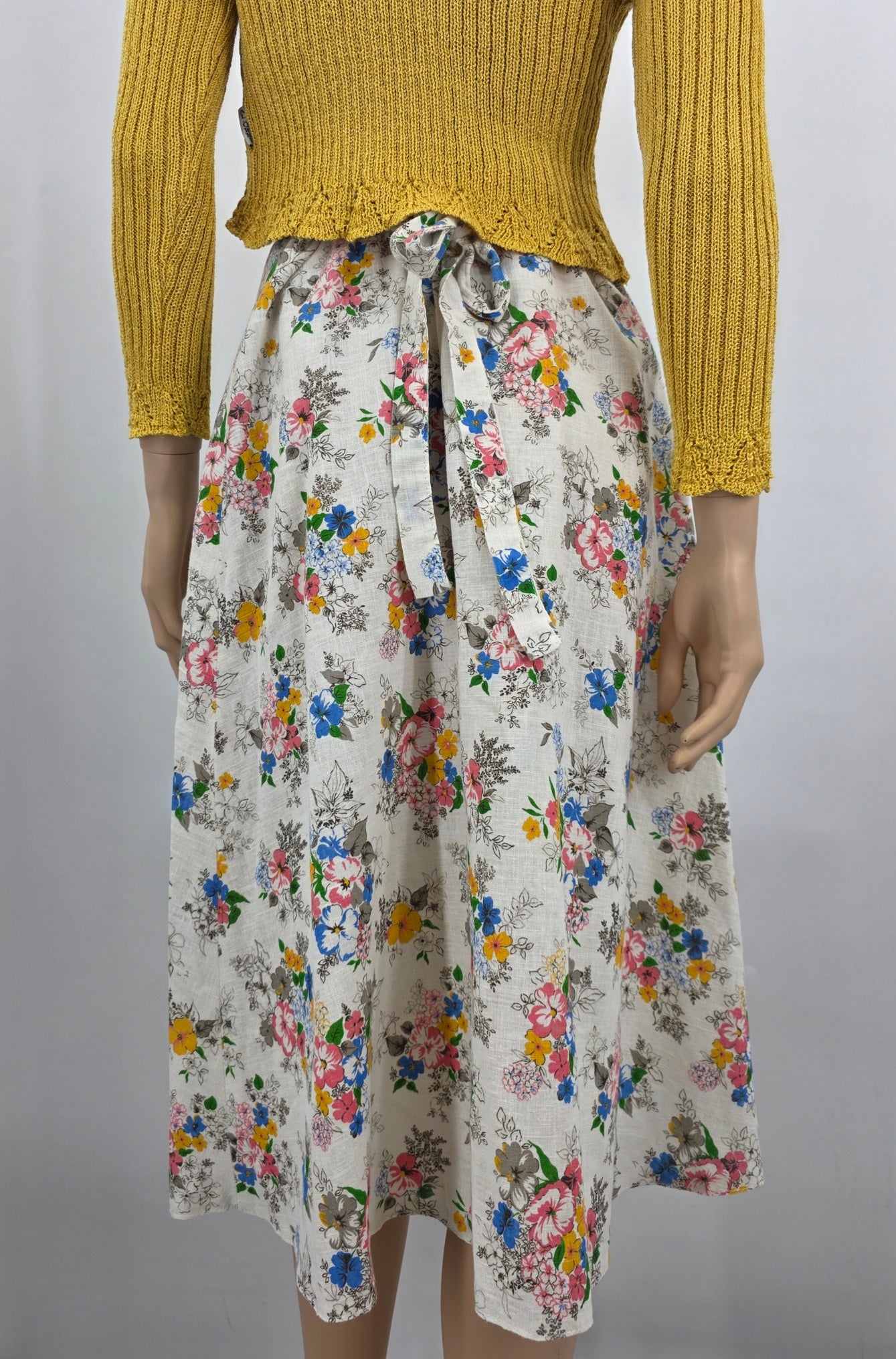 Floral cotton skirt from the 70s-80s, waist 78cm, size 38