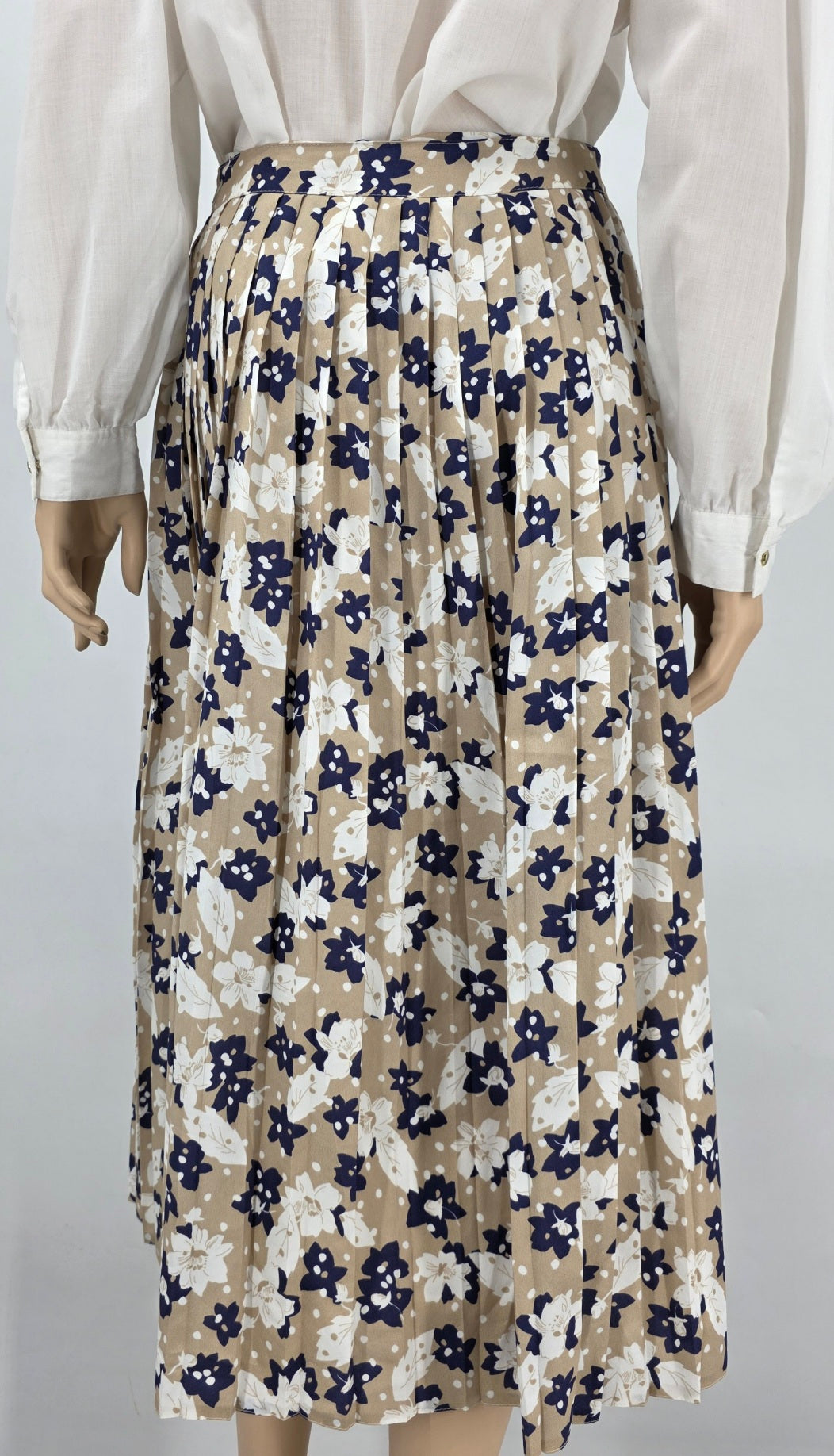 Design product, pleated skirt from the 90s, waist 72cm, size 36