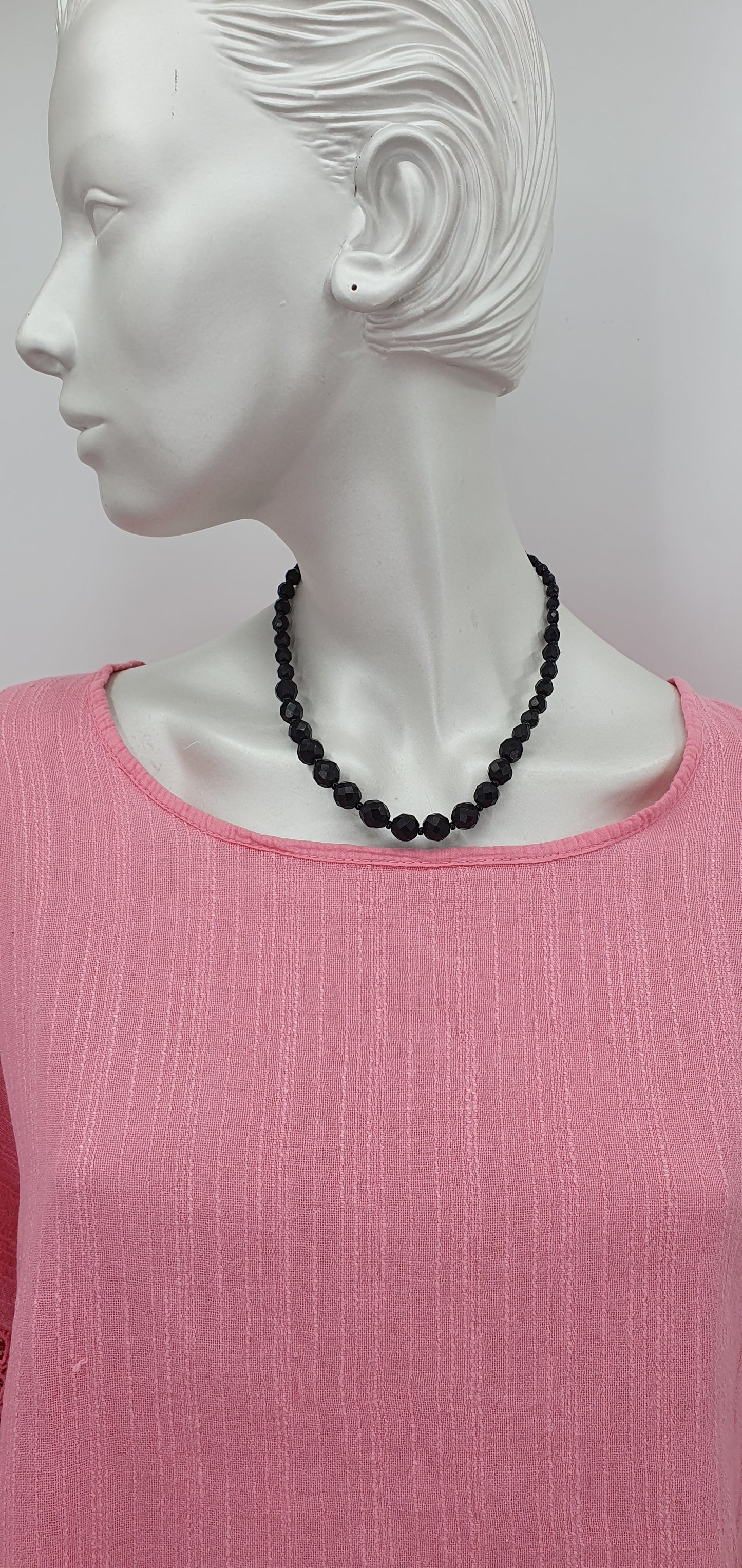 Black pearl necklace from the 60s-70s, length 43cm