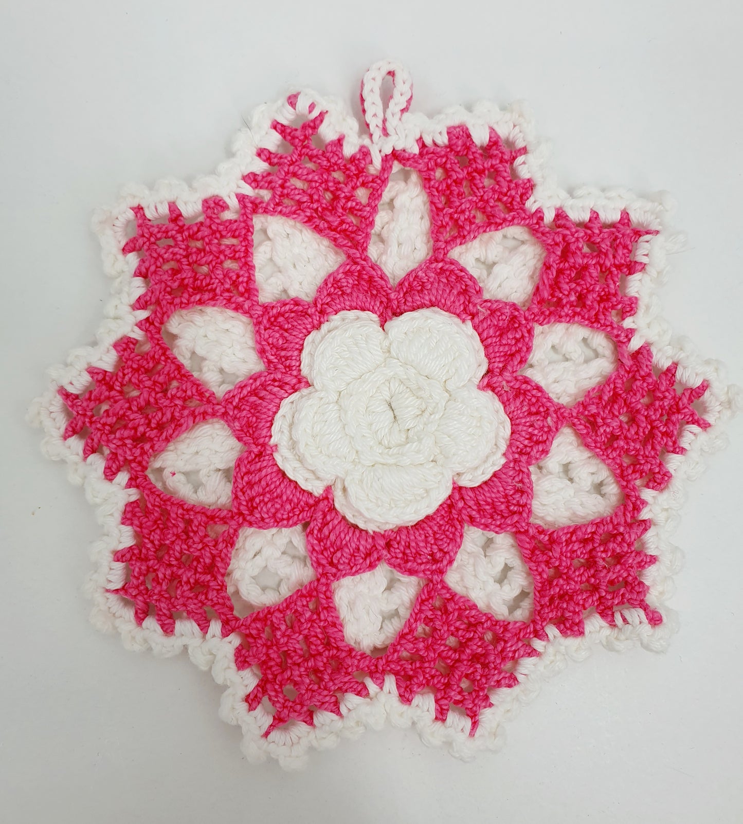 Small crocheted decorative potholder from the 70s, star edge/gingerbread edge