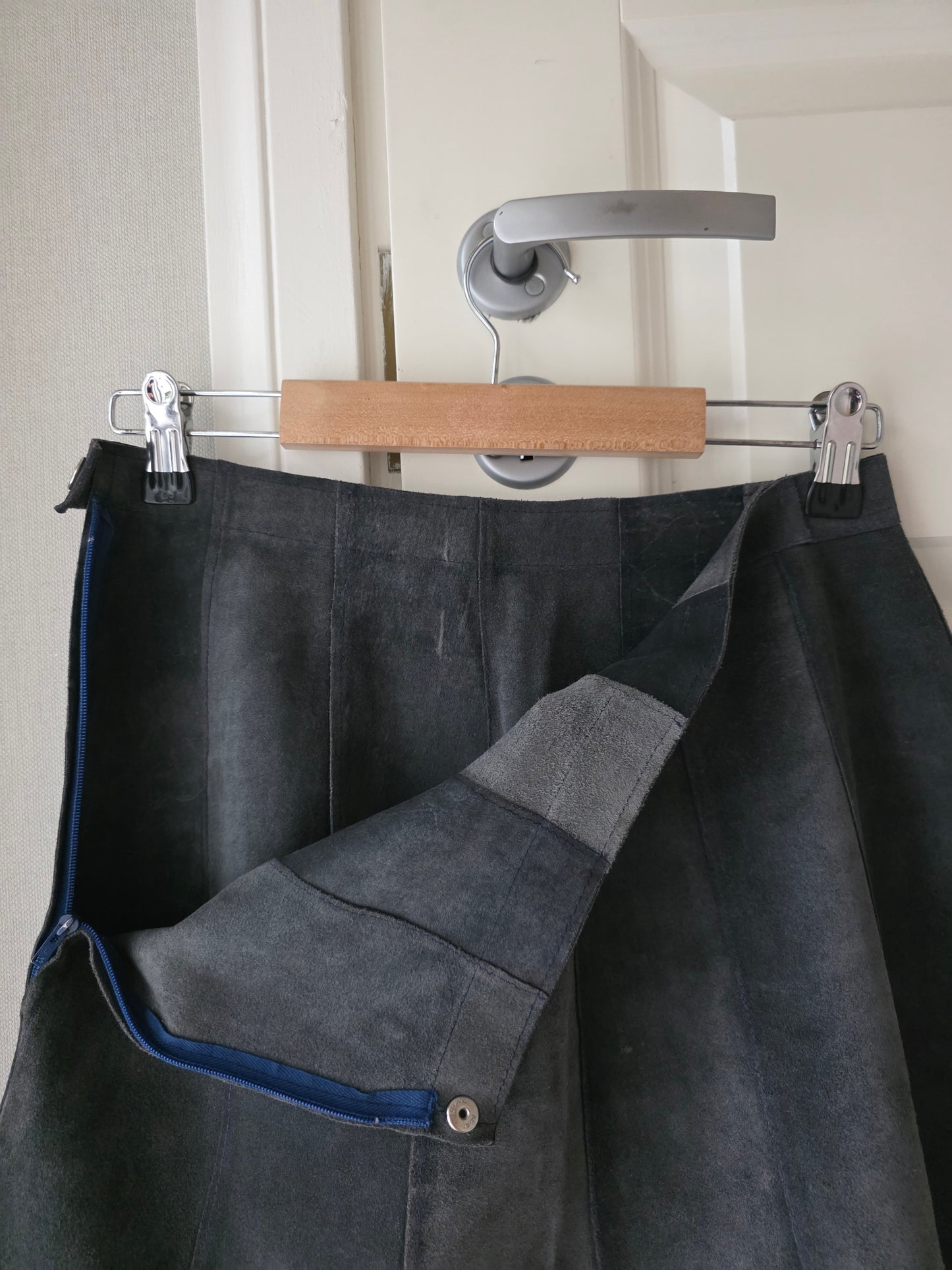 Gray suede skirt from the 60s-70s, belt 68cm, size 34-36