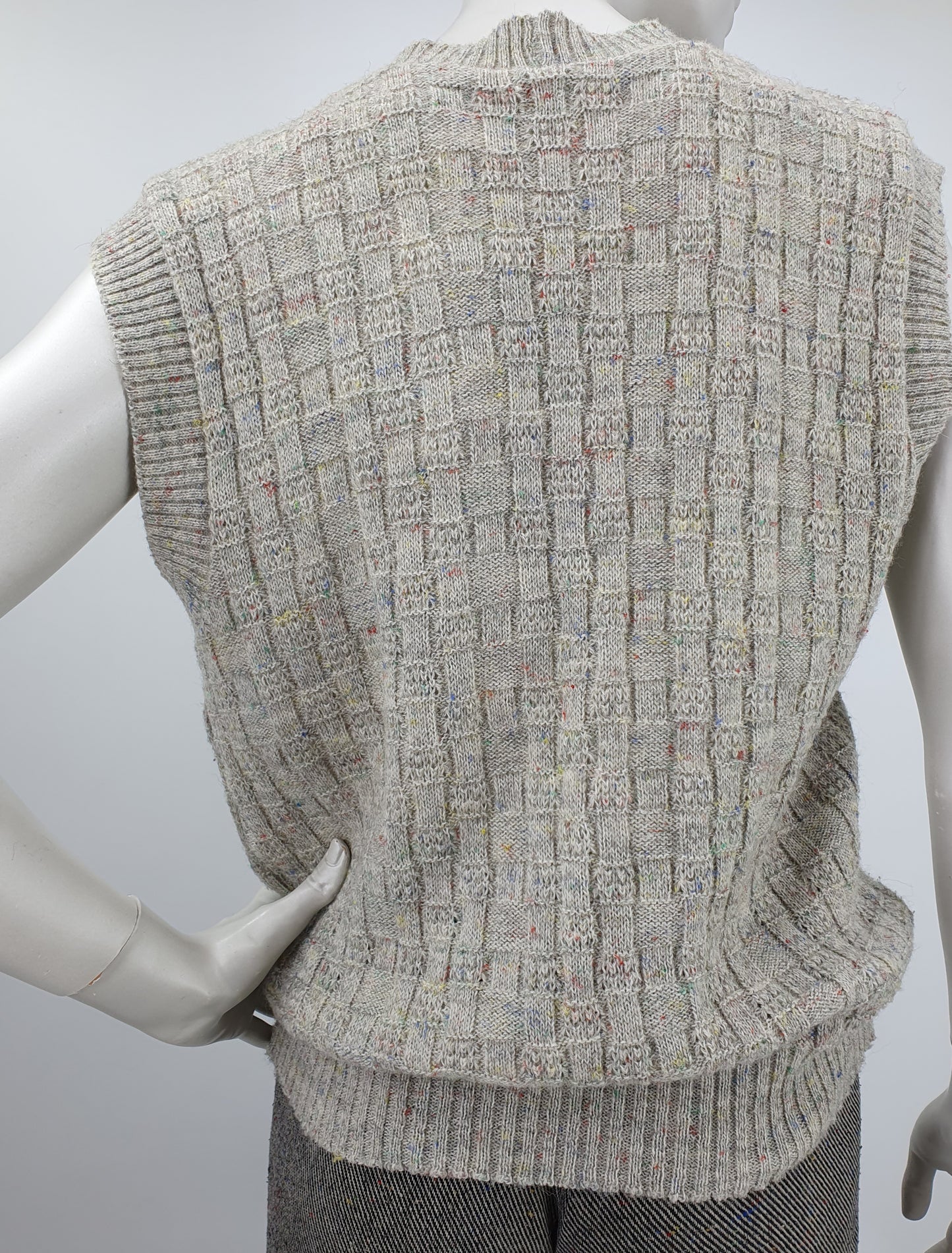 Gray knitted vest from the 70s-80s, size 38