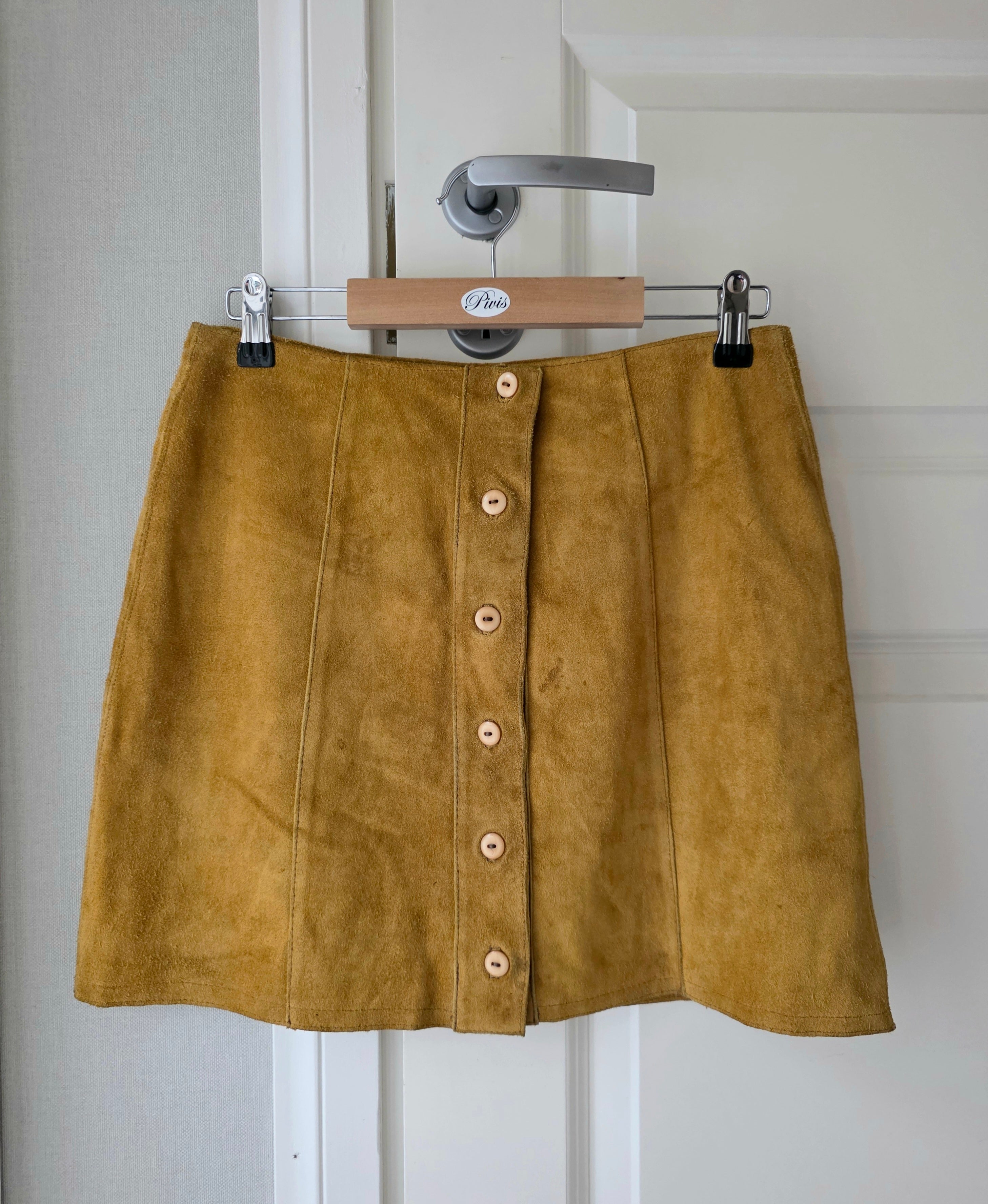 Yellow suede skirt from the 60s-70s, waist 74cm, size 36