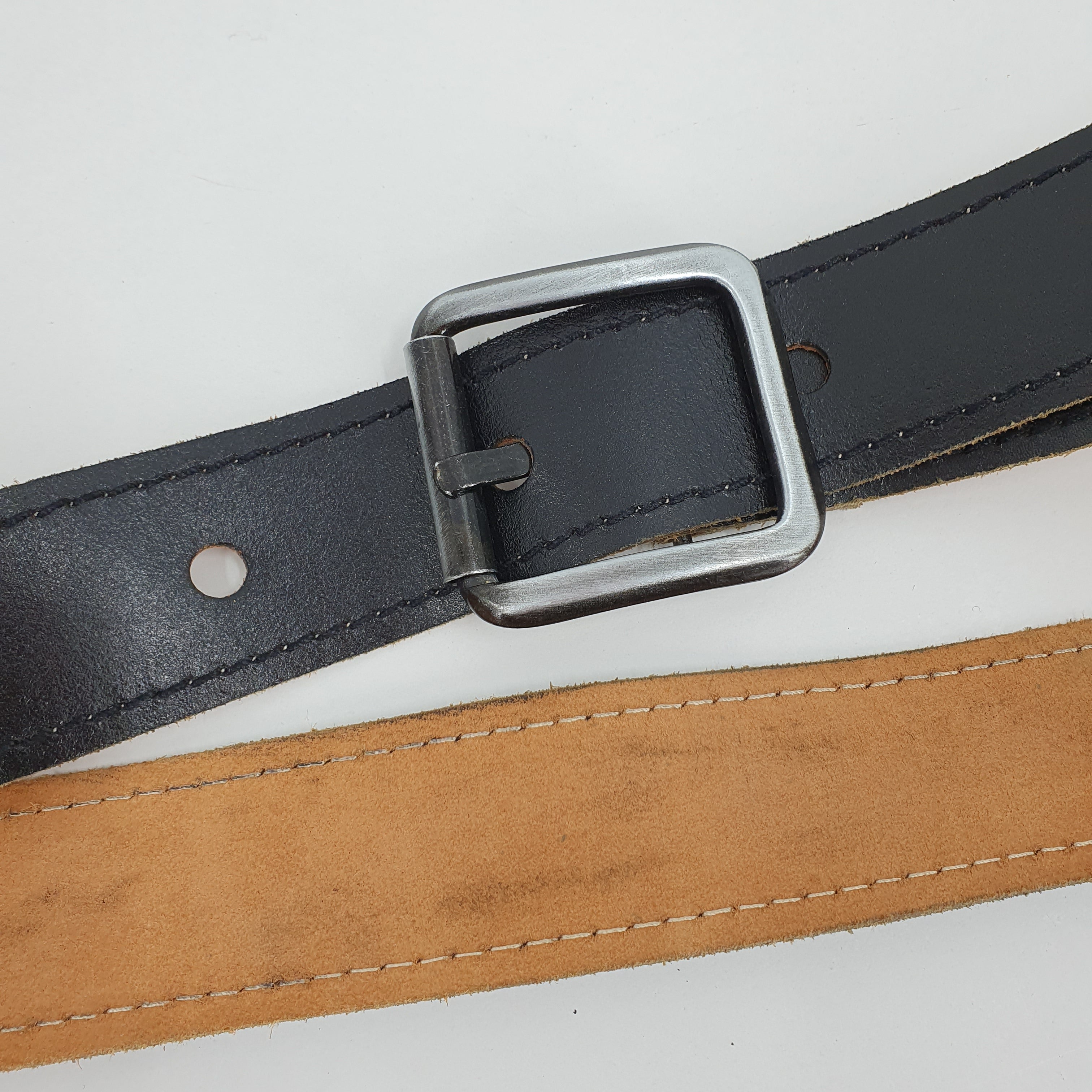 Miesten musta nahkavyö 70-80-luvulta, pit. 72-91cm