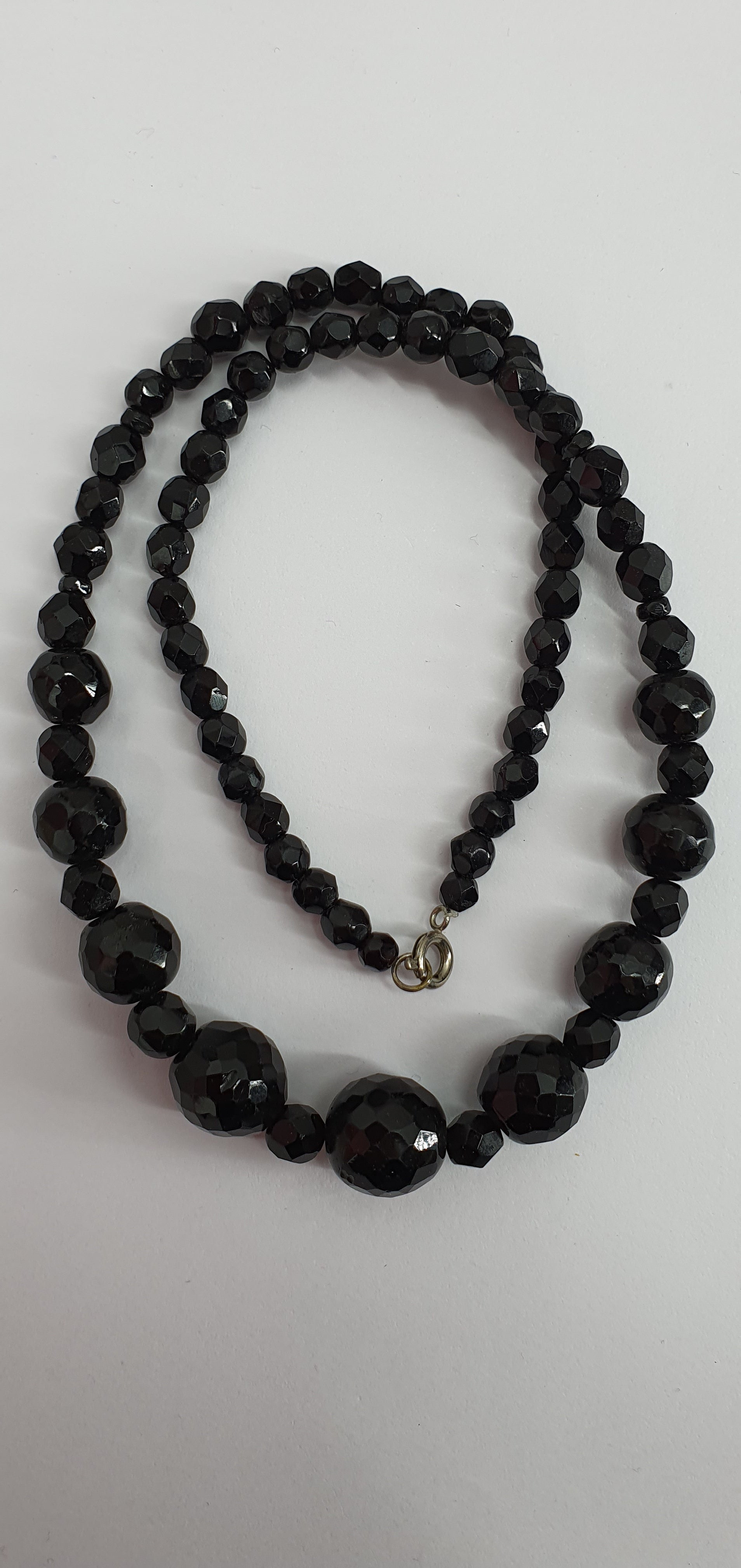 Black shiny pearl necklace from the 60s-70s, length 48cm