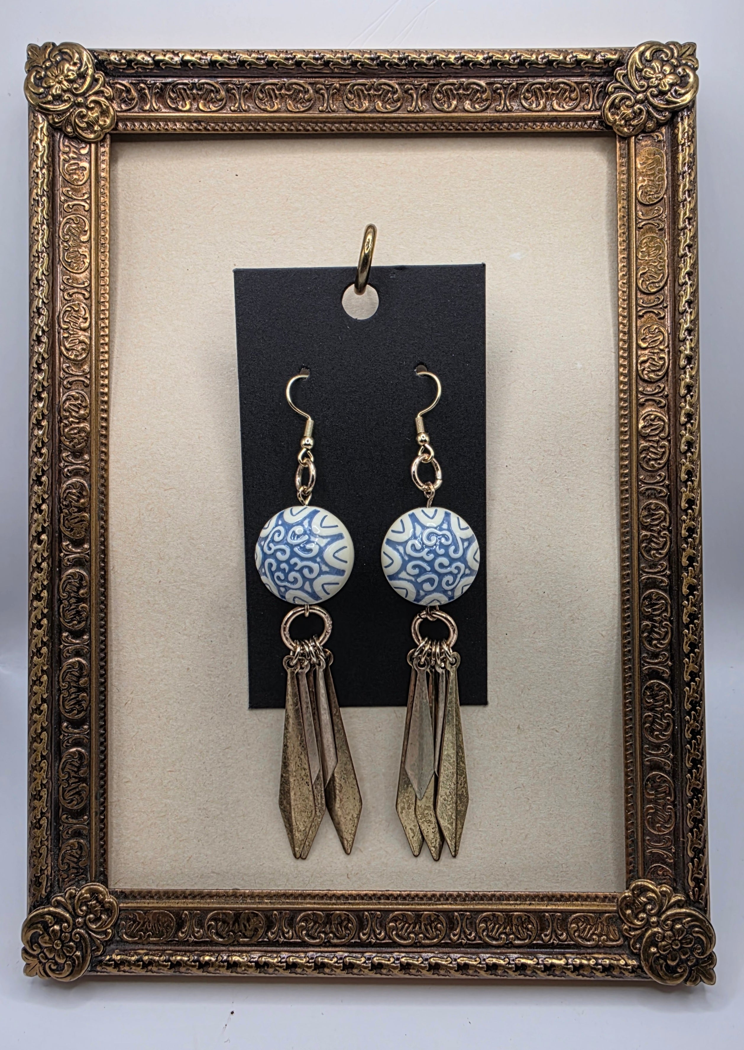 Pivis-Korvakorut kierrätysmateriaaleista