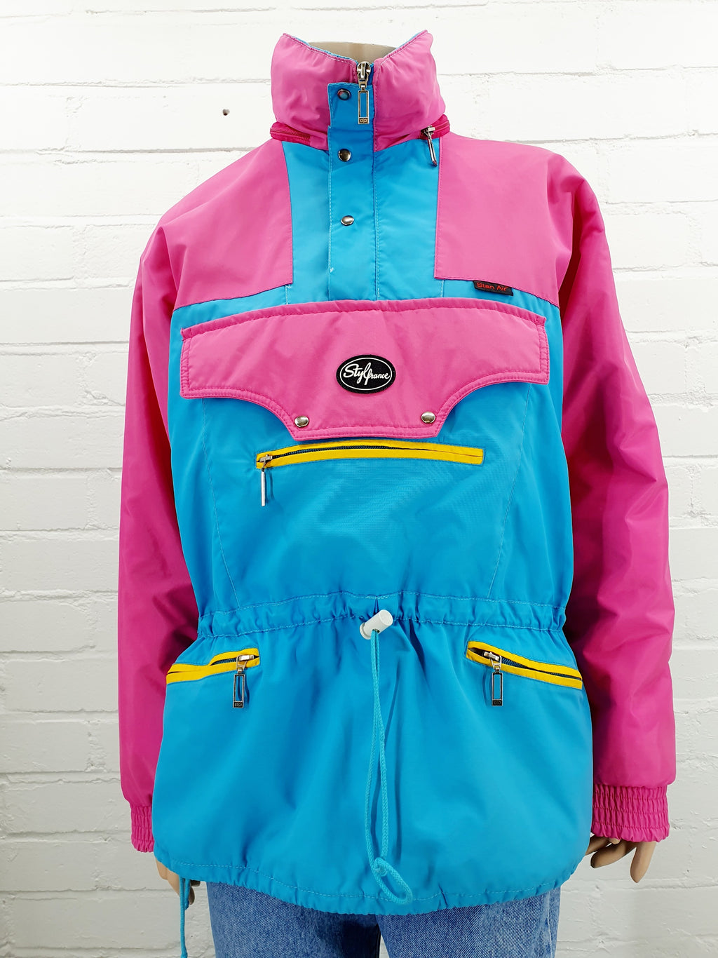 Värikäs vintage laskettelutakki 90-luvulta, anorakkimalli