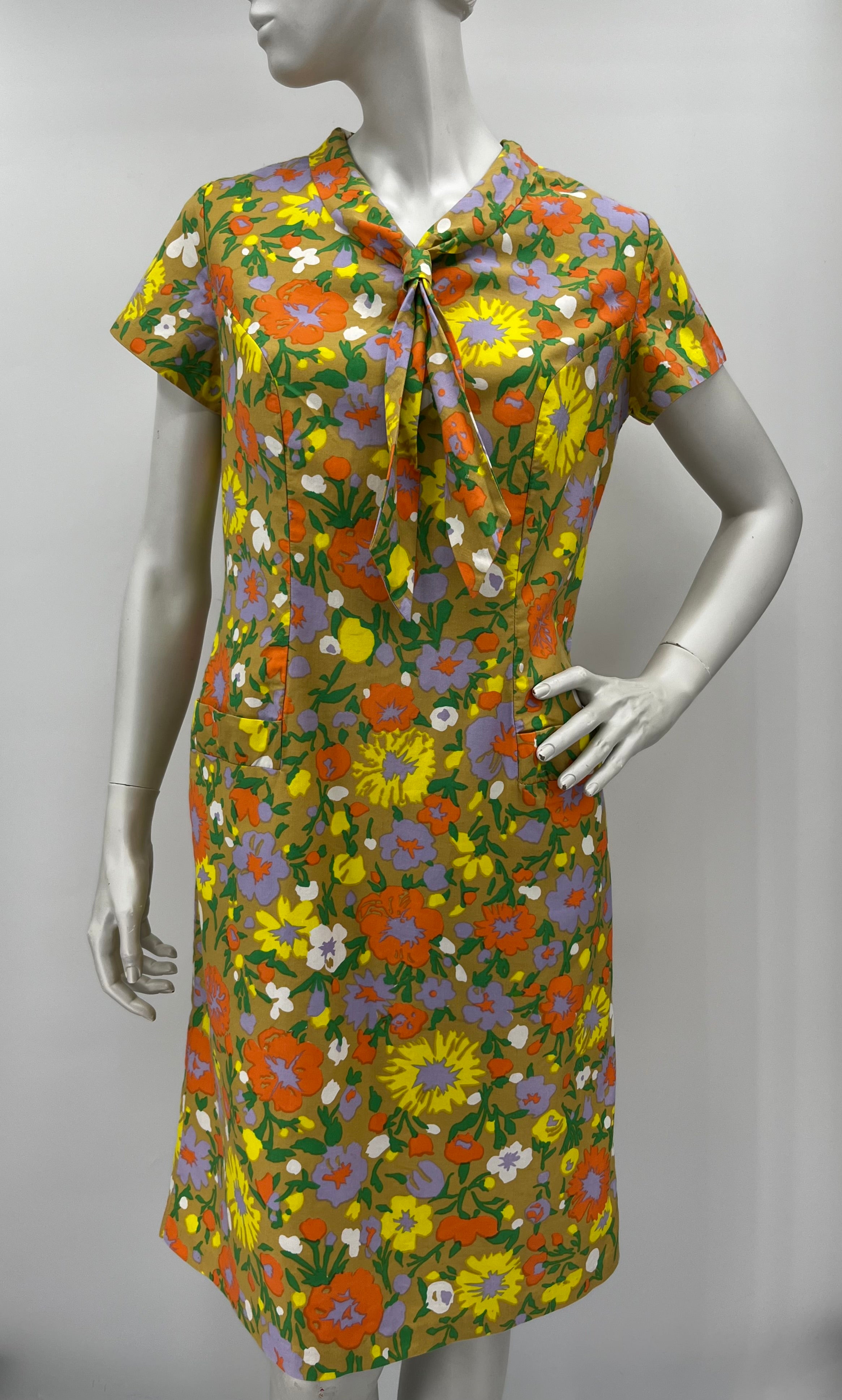 Nilvira De Luxe, colorful floral dress from the 50s, size 38