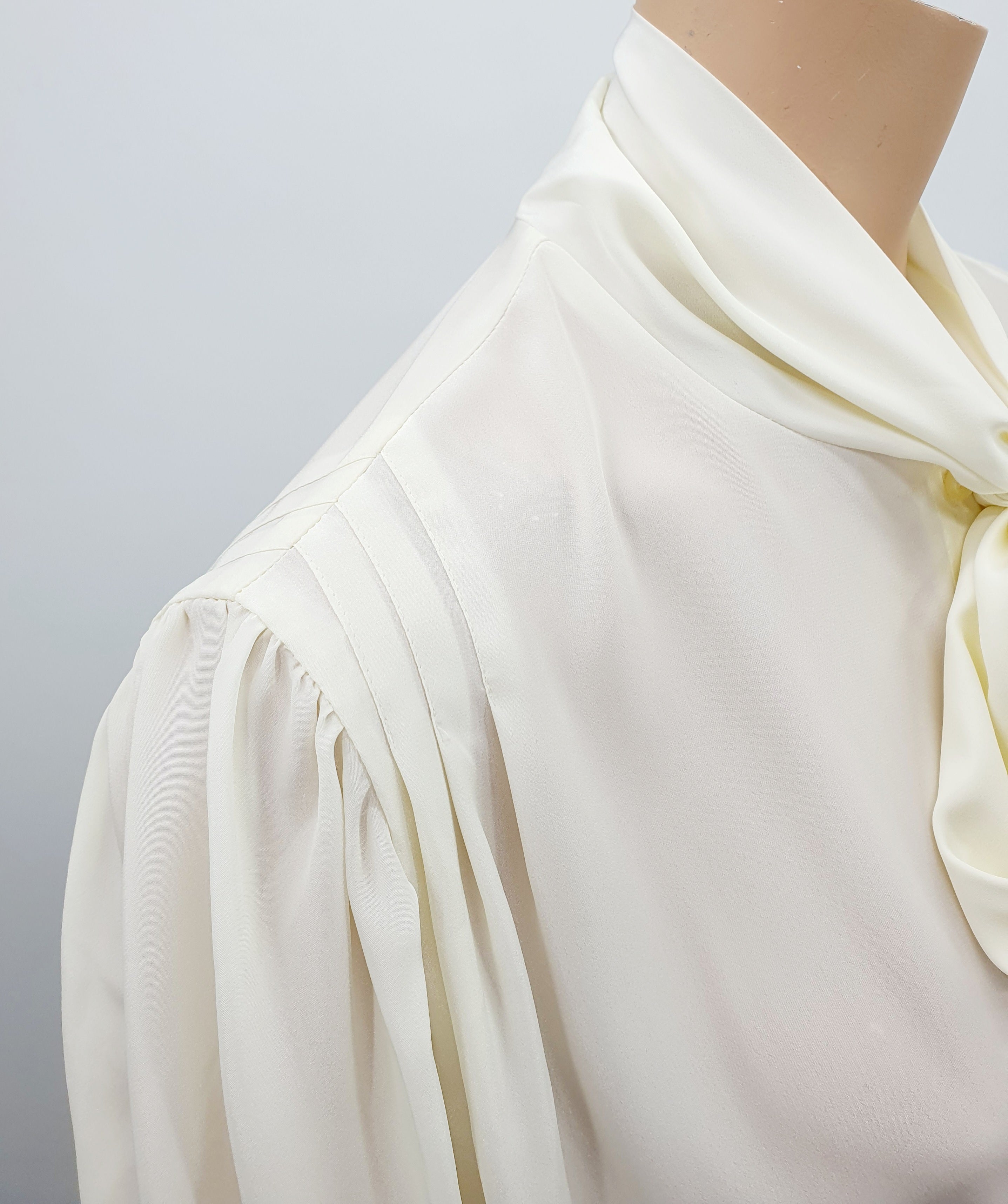 Women's shirt blouse with shawl collar, 90s, color off-white, size 44