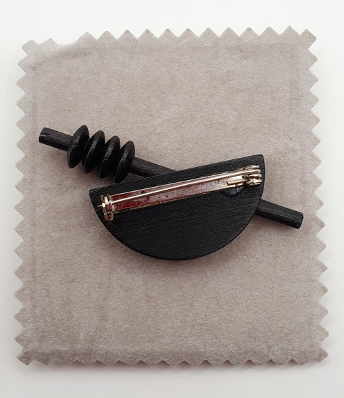Aarikka, black brooch from the 80s-90s