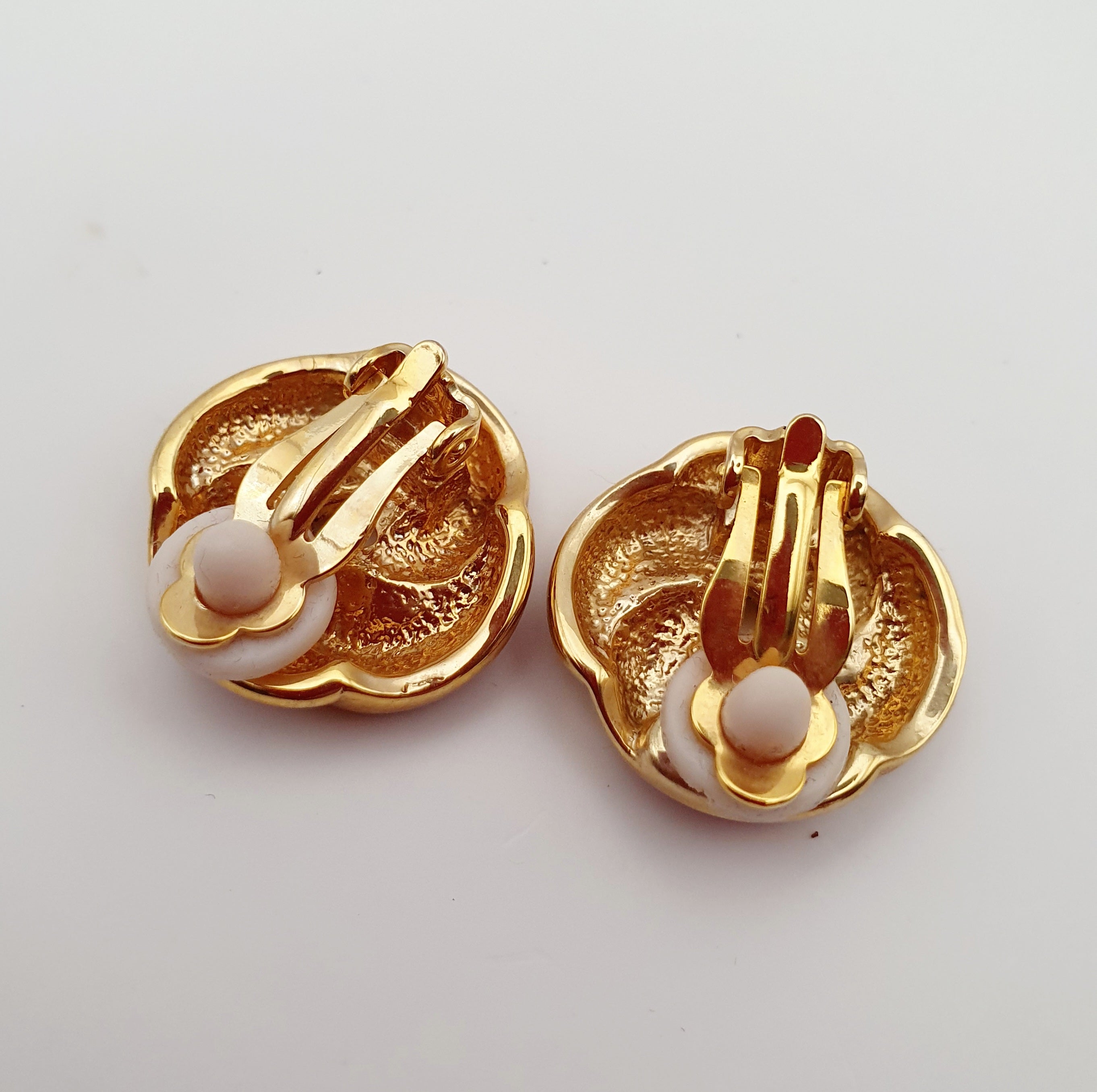 Cabouchon, clip earrings, red thread