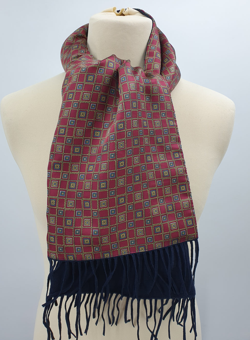Long men's secondhand scarf, size 27x135cm