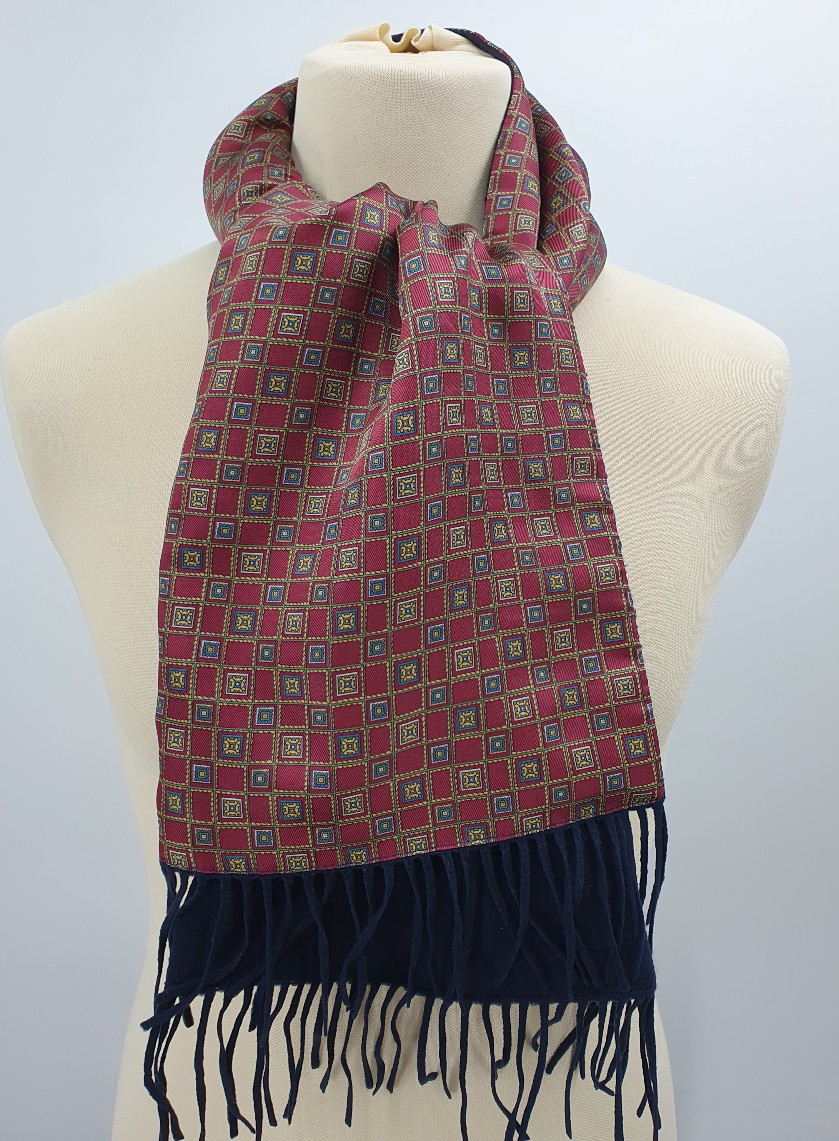 Long men's secondhand scarf, size 27x135cm