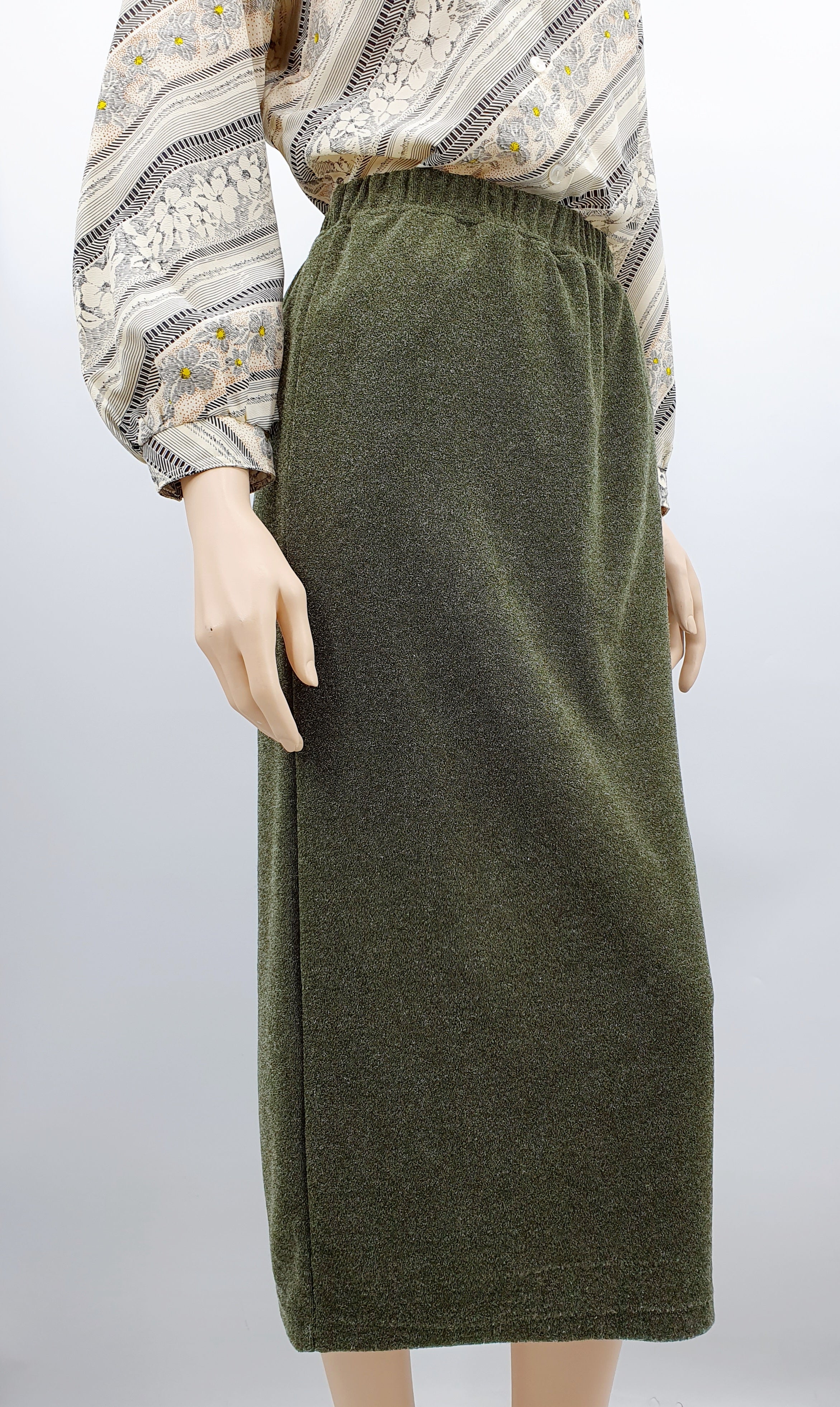 Stretchy midi skirt, 90s, color olive/black, size 36-38