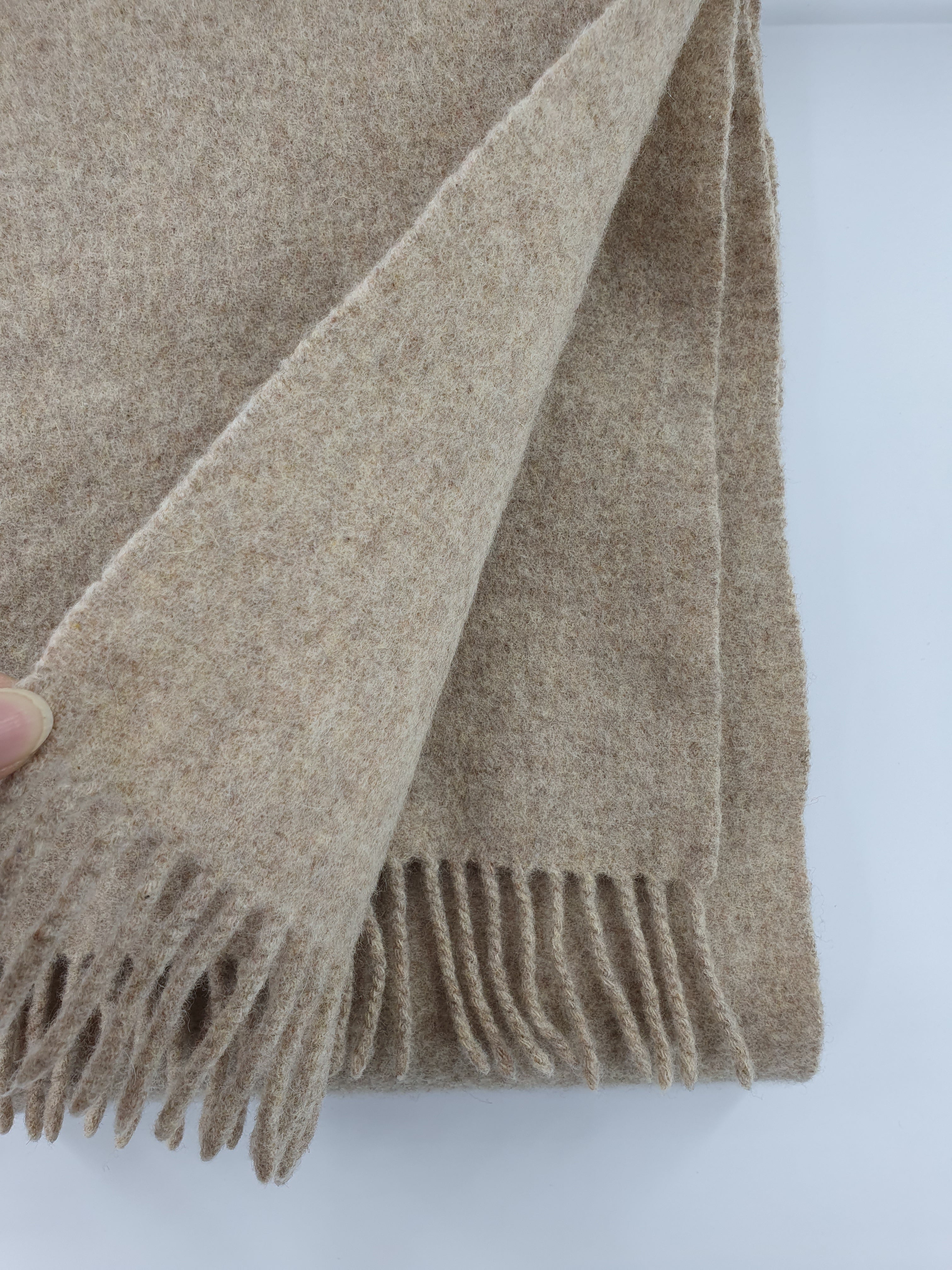 Pitkänmallinen beige huivi, secondhand, koko 25x130cm