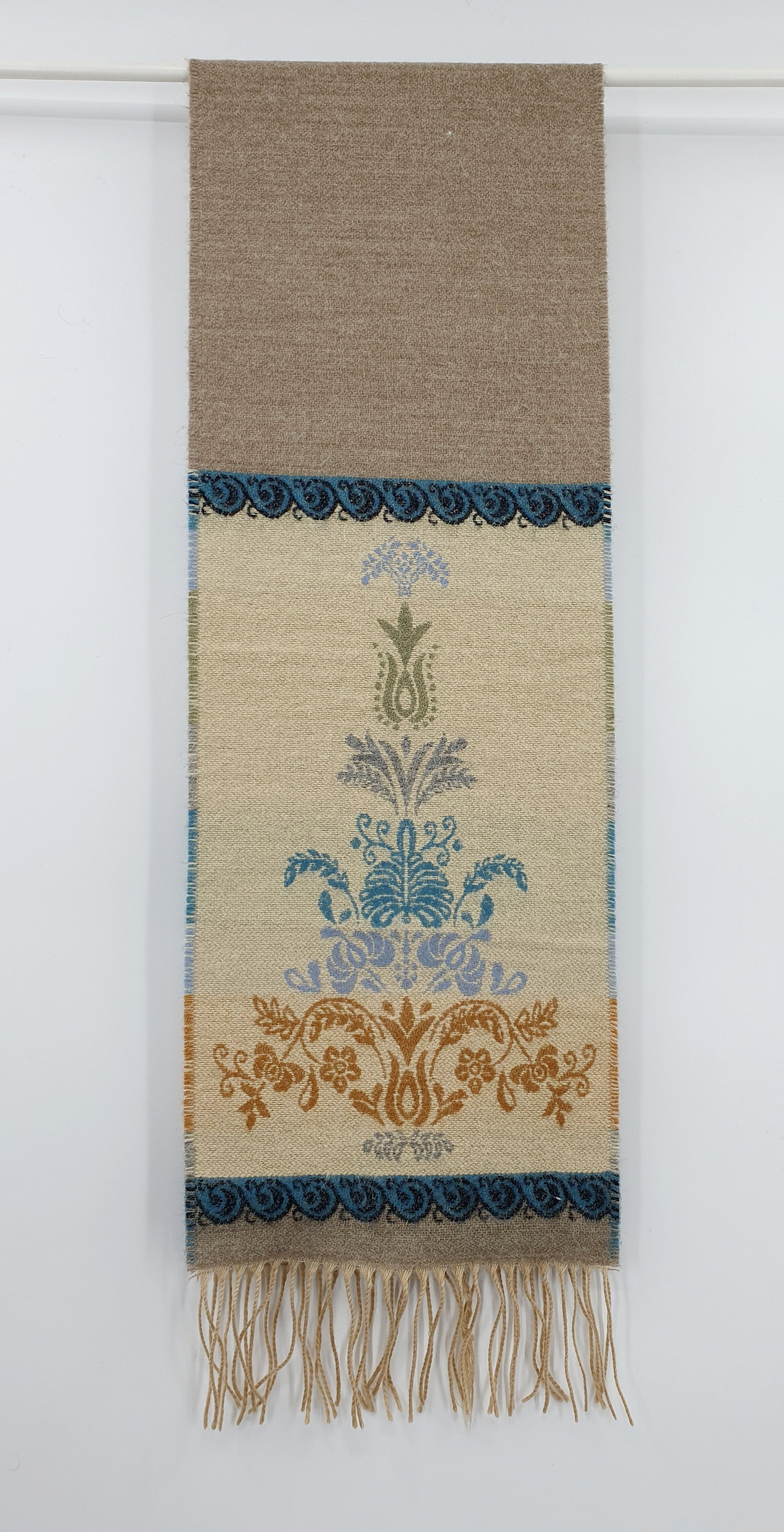 Pitkänmallinen vintagehuivi ornamenttikuviolla koko 25x140cm