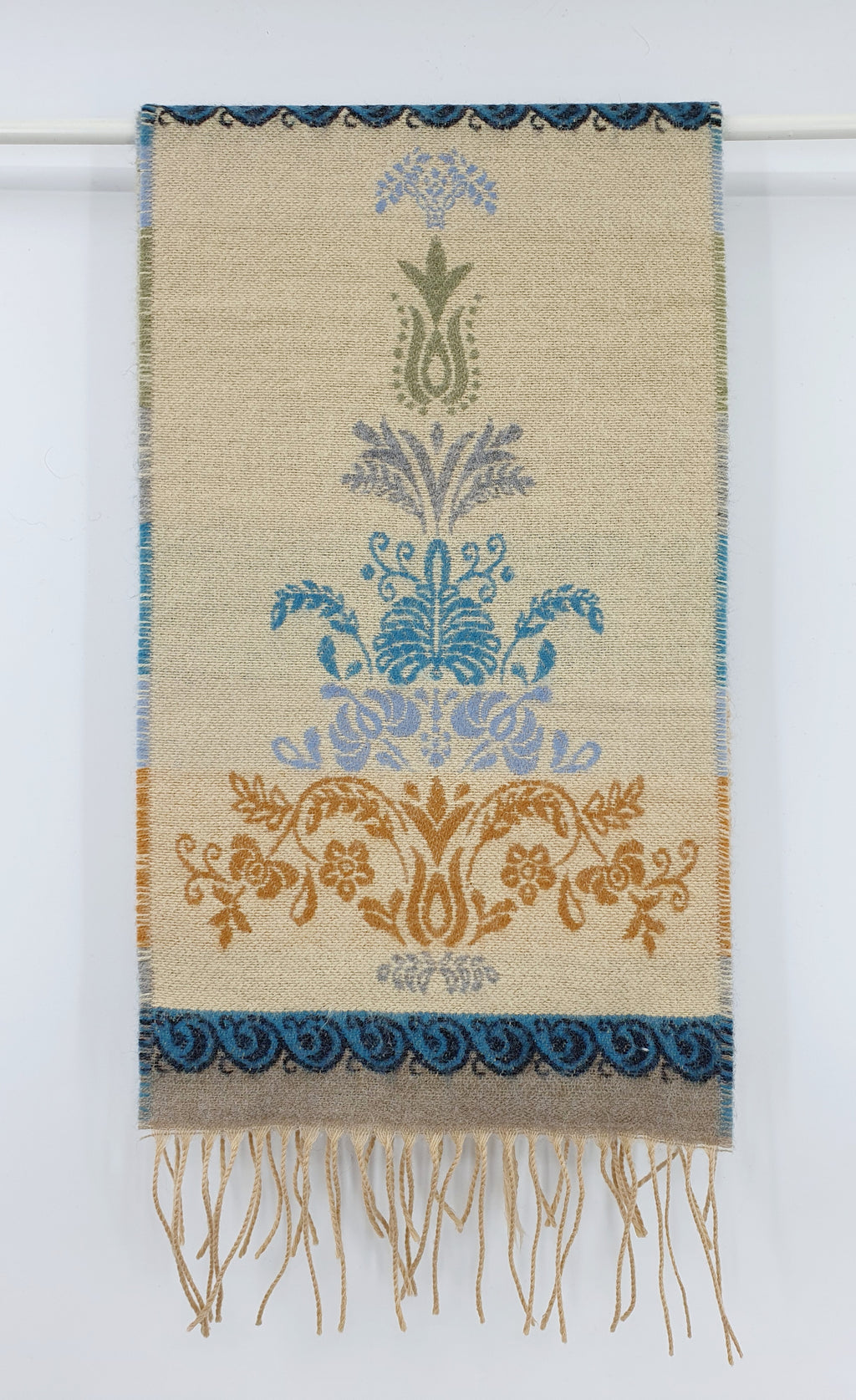 Pitkänmallinen vintagehuivi ornamenttikuviolla koko 25x140cm