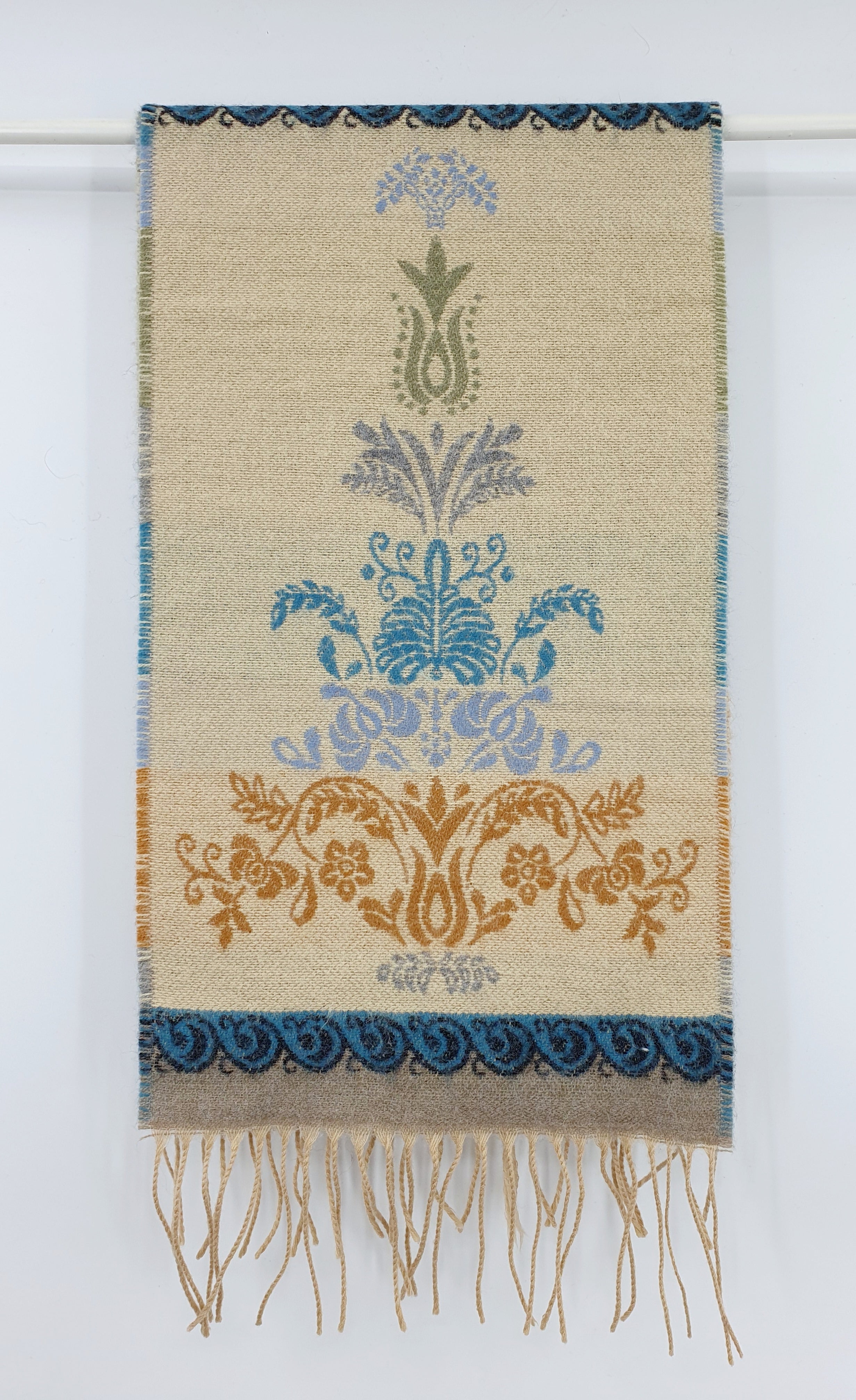 Pitkänmallinen vintagehuivi ornamenttikuviolla koko 25x140cm