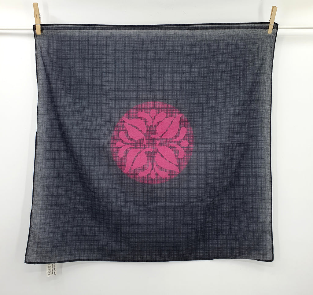 Marimekko, musta ruutukuvioinen puuvillahuivi, 80-90-luku, koko 66x66cm