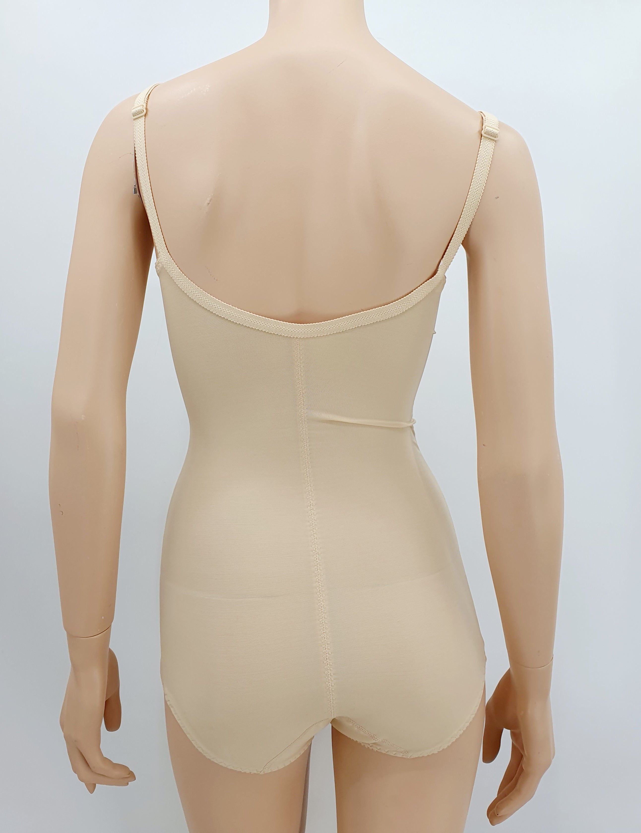 Ihonvärinen body 60-70-luvulta, koko 34-36