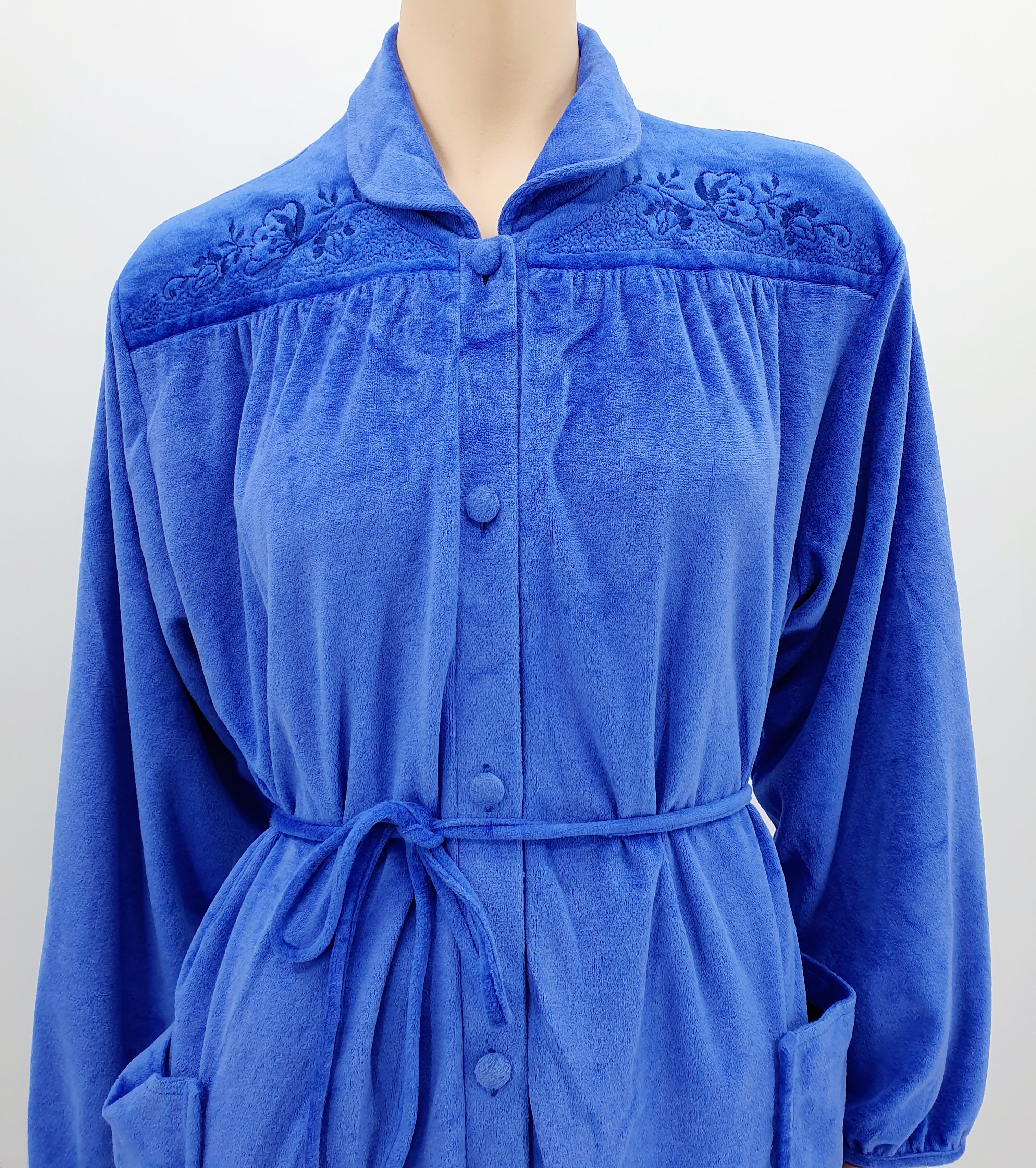 Finnwear, aamutakki 80-90-luvulta, sininen samettikangas, koko 40-42