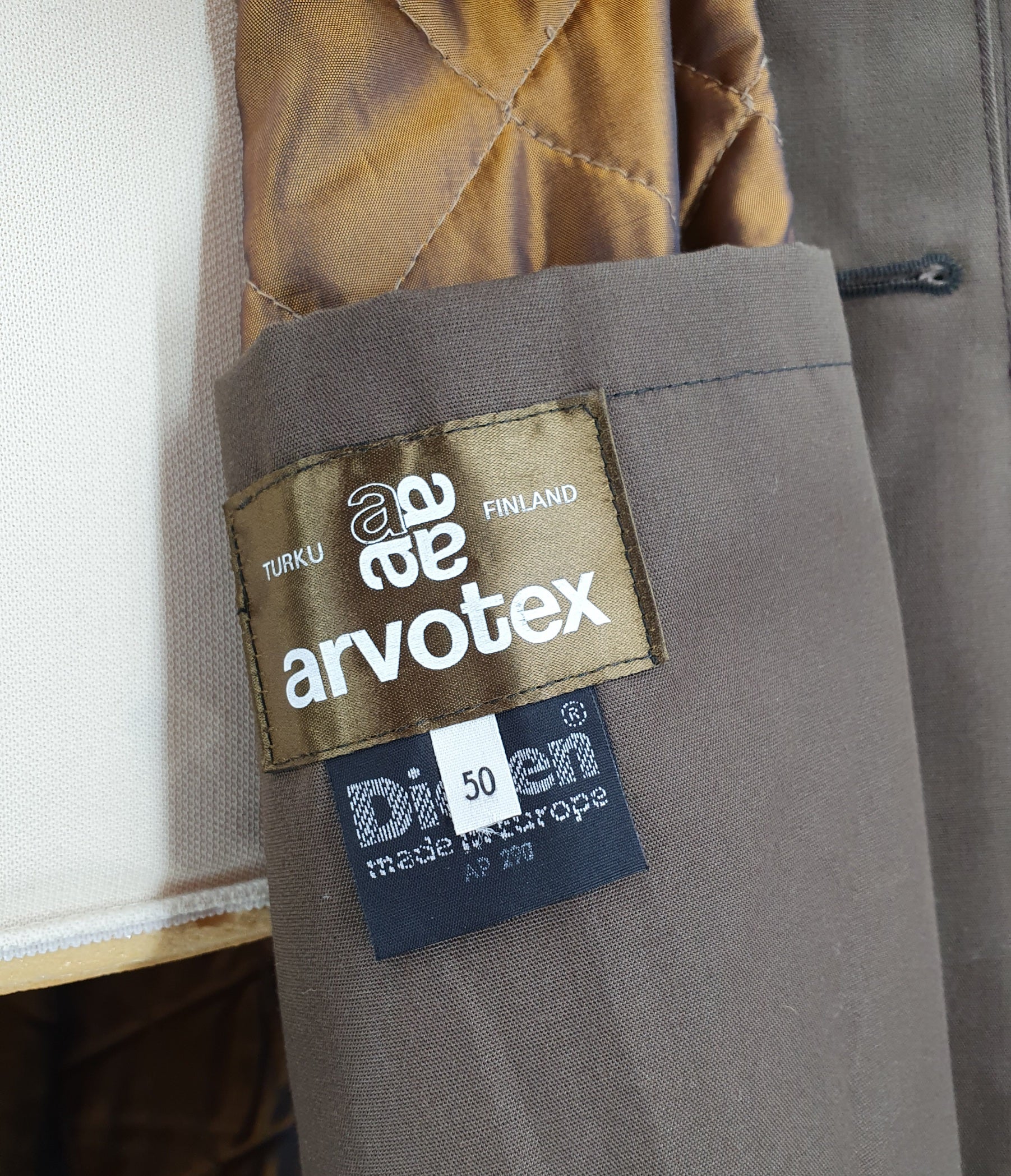 Arvotex Oy, miesten pitkä ruskea ulsteri tikkivuorella, 70-80-luku, koko S