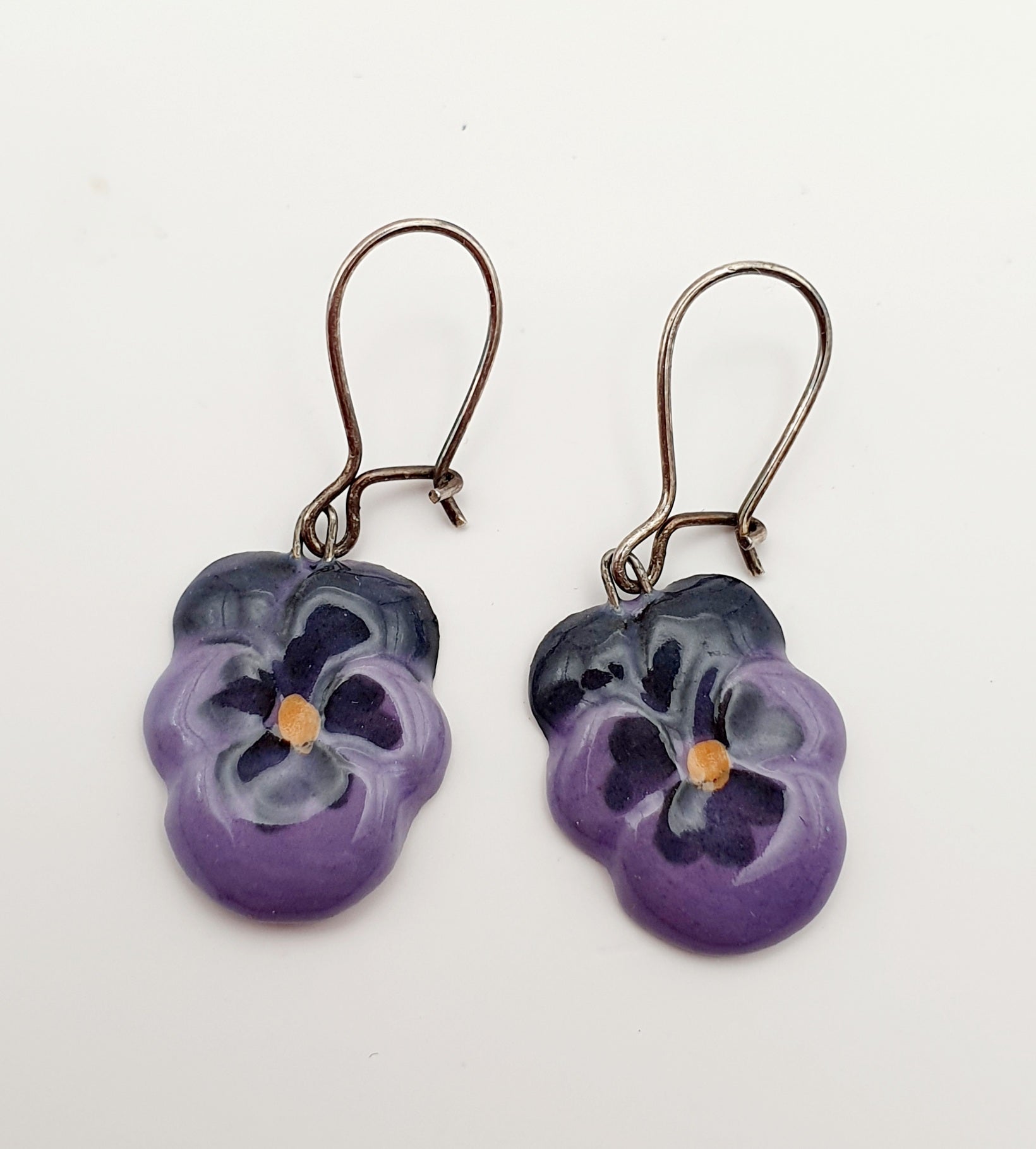Korvakorut, violetti orvokki