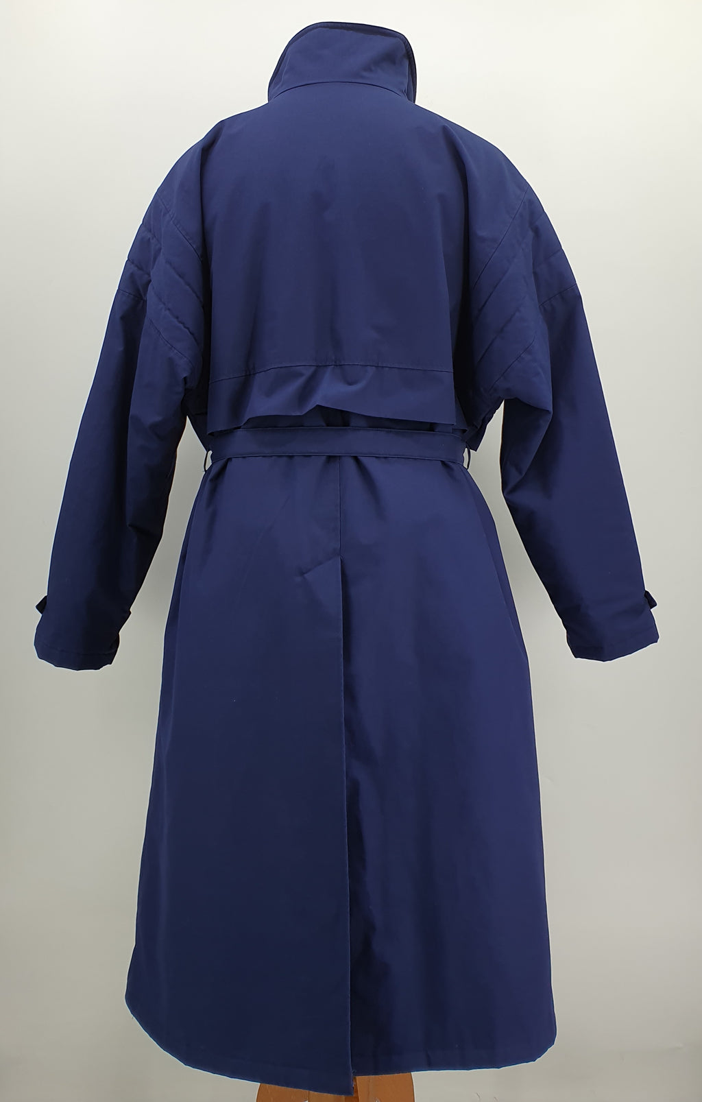 Finnish men's long padded coat from the 80s, color dark blue, size M