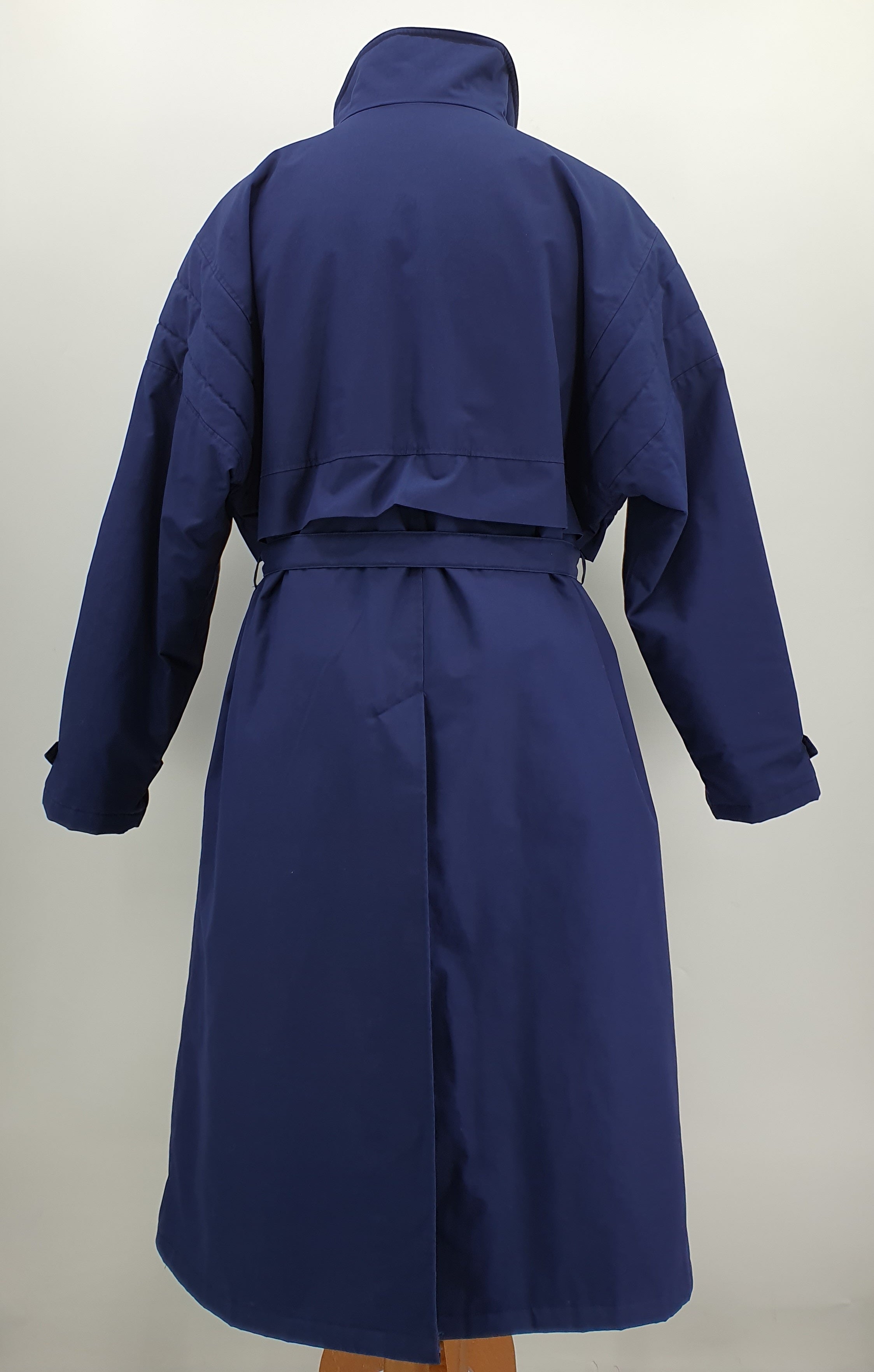 Suomalainen miesten pitkä toppatakki 80-luvulta, väri tummansininen, koko M