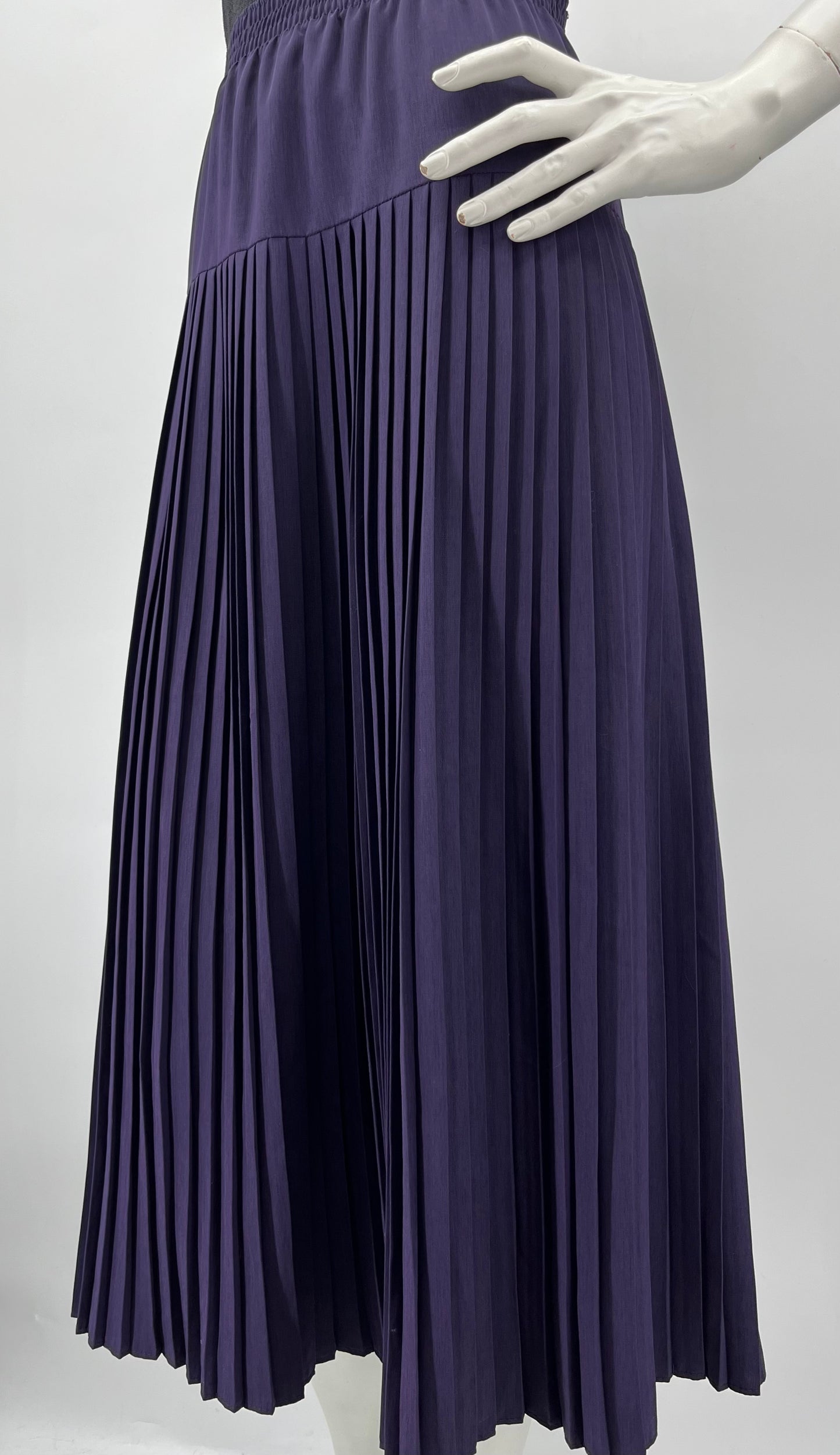 Tummanvioletti pliseerattu hame, 90-luku, vyöt.ymp. 90cm, kokoarvio 44-46