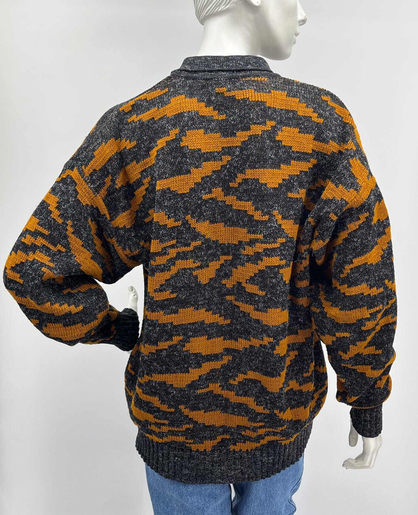 Harmaa-oranssi neulepusero, 80-90-luku, koko miesten M, naisten 42