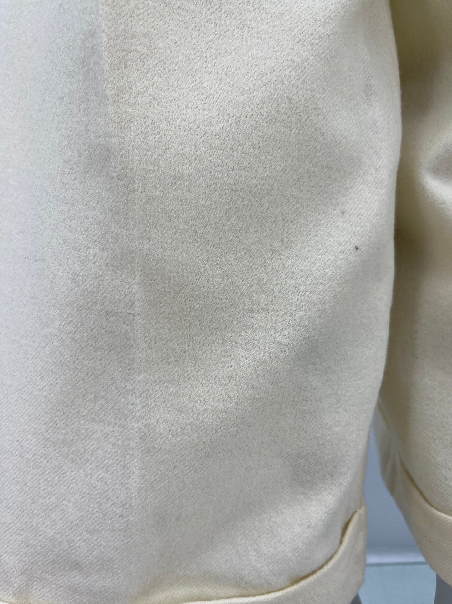 Kermanvalkoiset suorat villahousut, 60-70-luku, vyöt.ymp. 74cm, kokoarvio 38