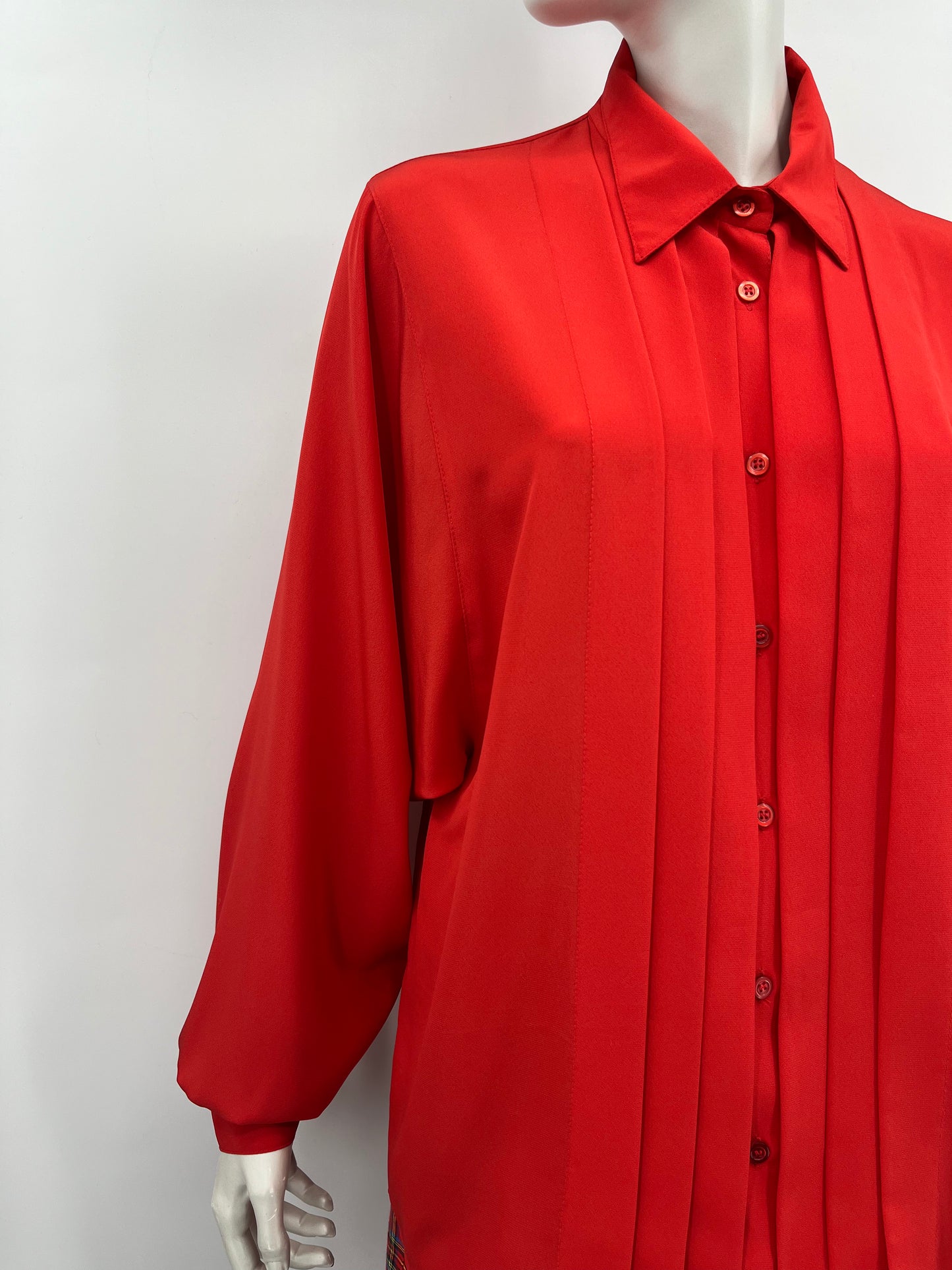 Tuomi-Tuote Oy, punainen paitapusero, 80-luku, koko 40