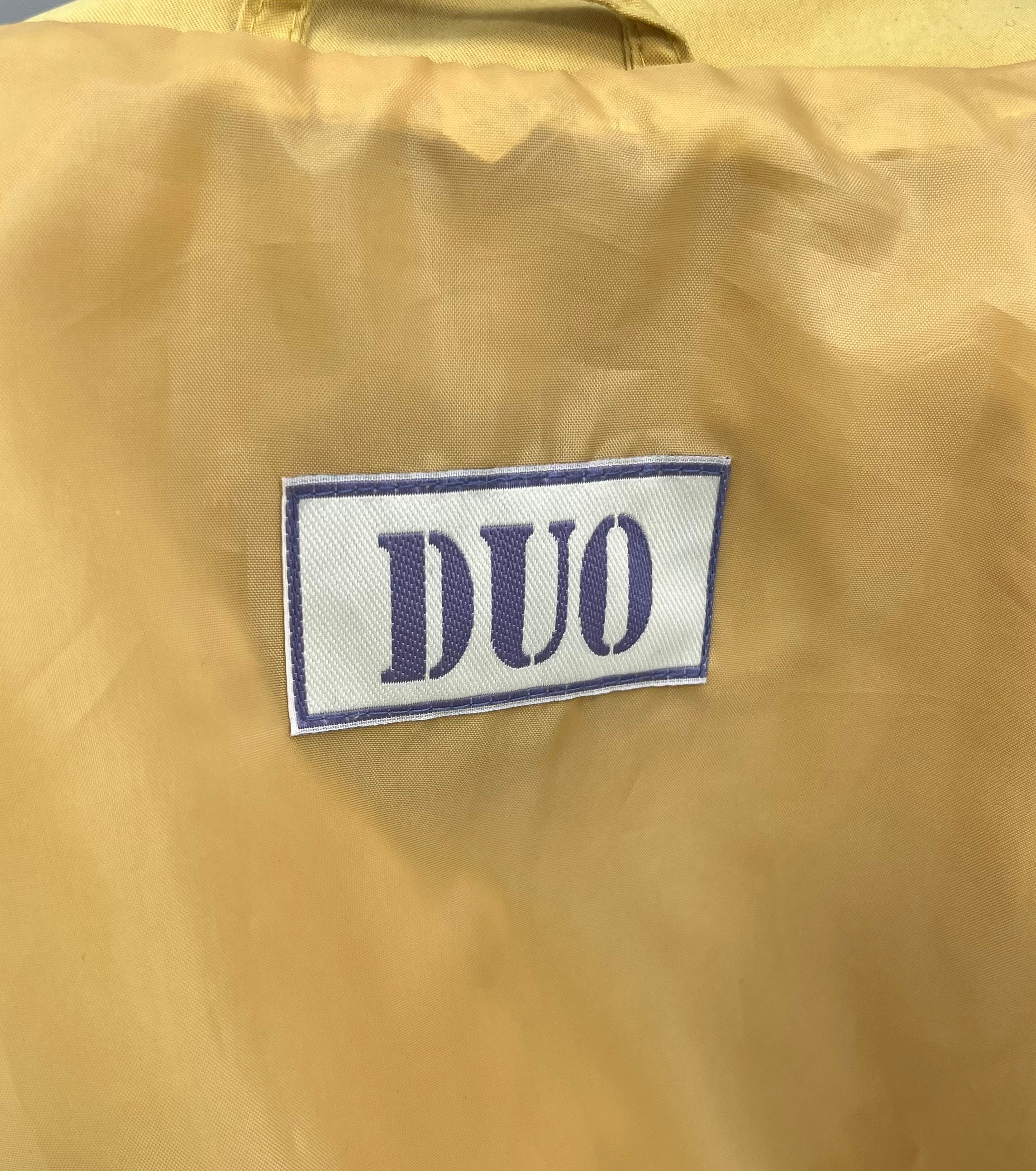 Duo, vaaleankeltainen trenssitakki ja vyö, 90-luku, koko 40-42