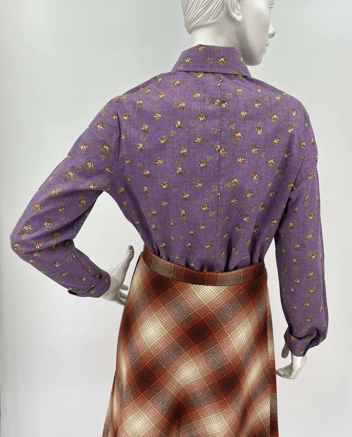Violetti kukallinen pusero, 70-80-luku, koko 40