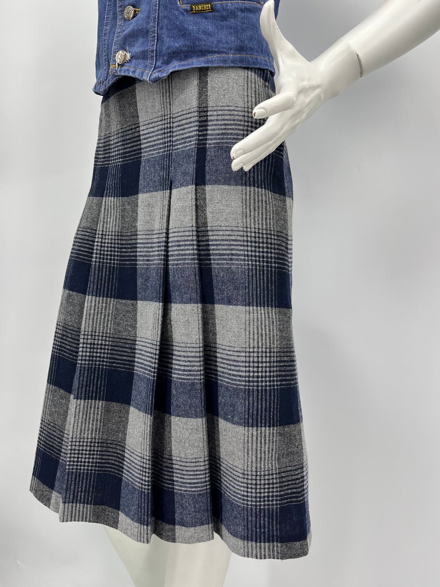 Kaijuska, ruutukuvioinen villasekoitehame, 70-luku, vyöt.ymp. 66cm, kokoarvio 34