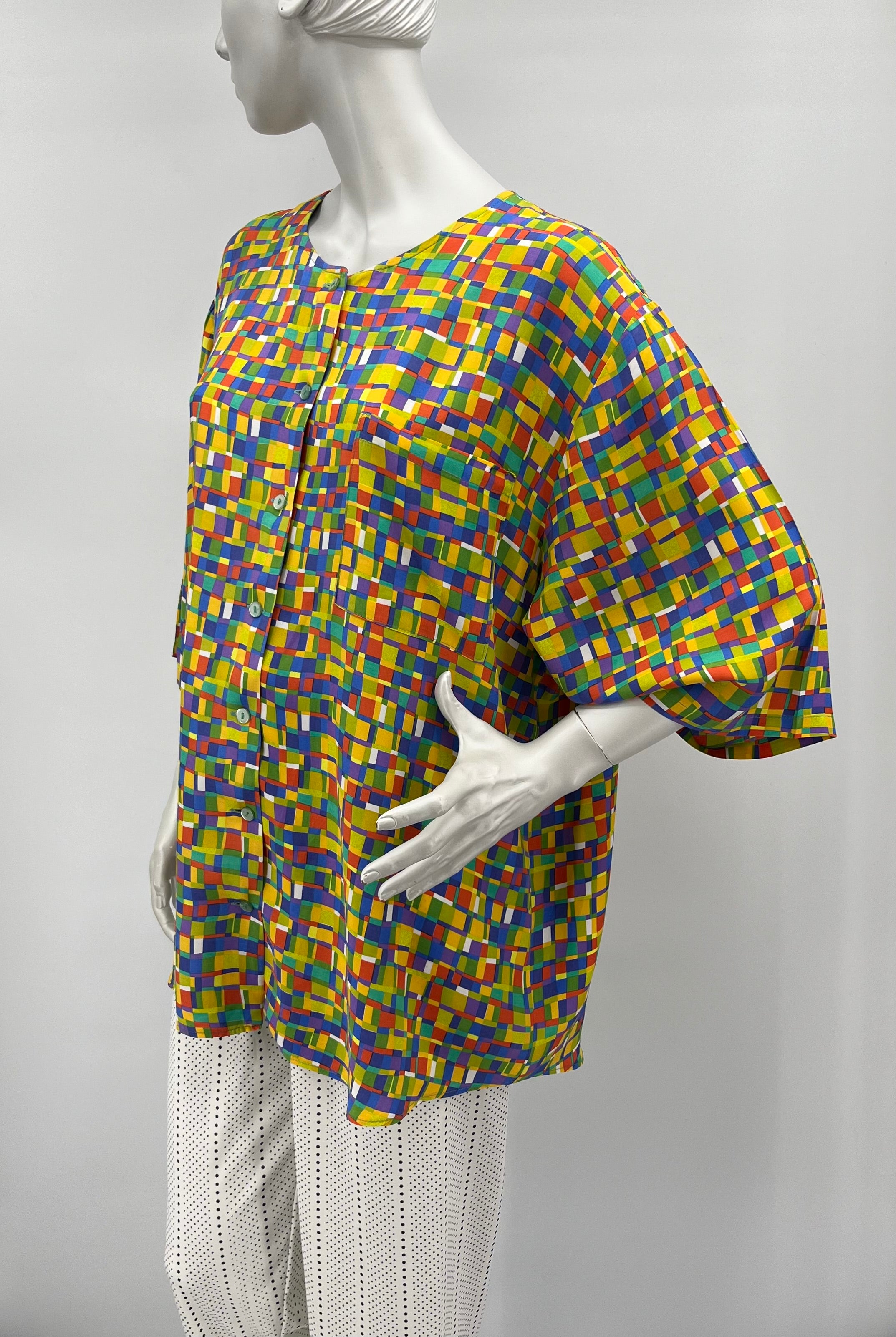 Multi-colored viscose shirt from the 90s, size 44-46