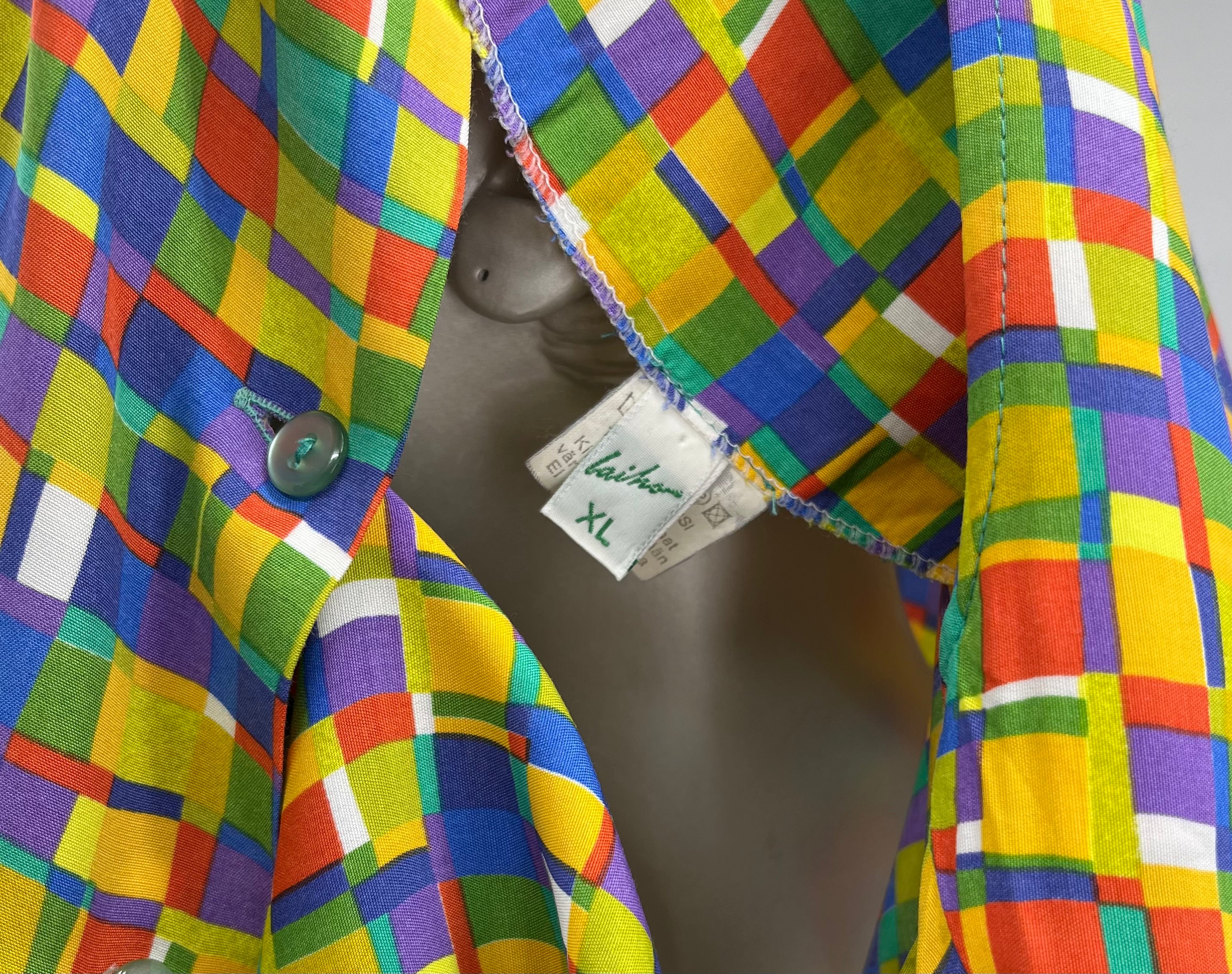Multi-colored viscose shirt from the 90s, size 44-46