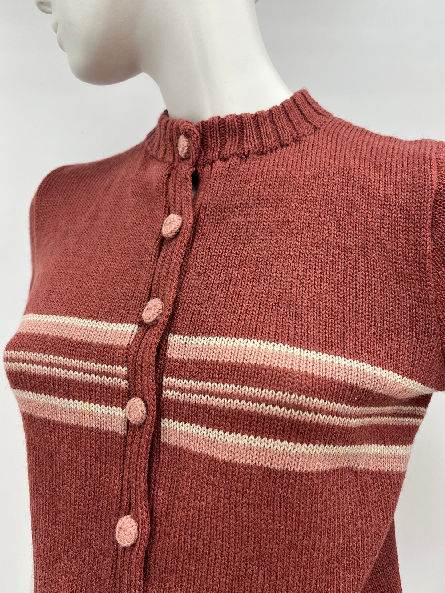 Tumman roosan värinen neulehame ja -paita, 70-80-luku, kokoarvio 34-36